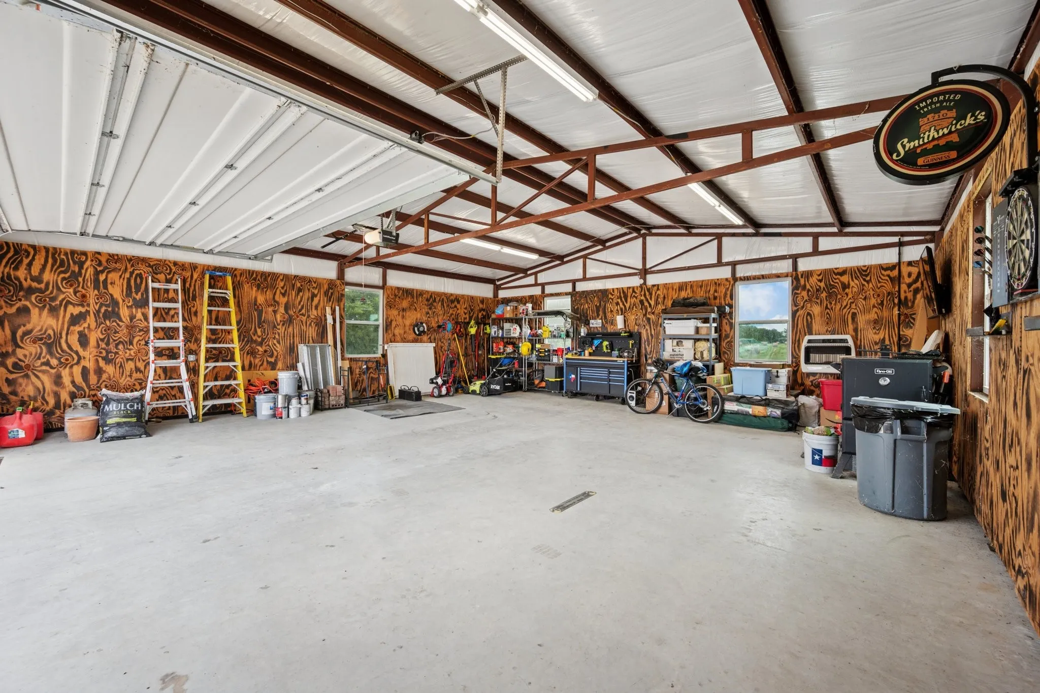Single Family Residence For Sale in Grayson County , 2435 Cobler Road, Collinsville, Texas 76233, 3 Bedroom, 3 Bathroom, 4 Garage spaces, 2,557 Sqft, built in 2019, Preowned, mls#21038479, Real Estate Agent in Collinsville, Homes For Sale in Grayson county, Homes For Sale in Collinsville, Realtor in Collinsville Texas, Real Estate Brokerage Independent Realty Texas, Luminita Cordes Realtor