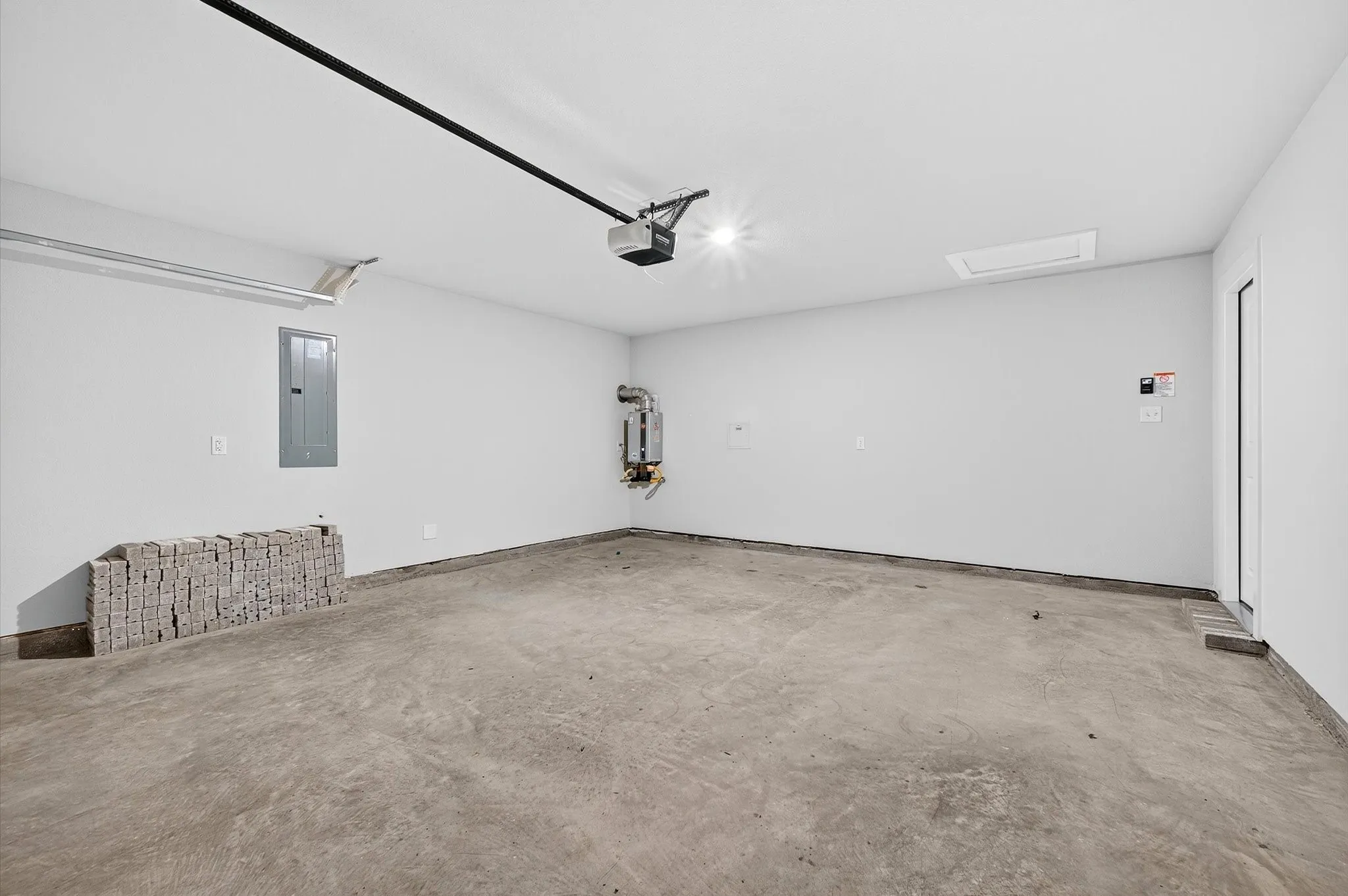 Single Family Residence For Sale in Grayson County , 2220 Trailside Drive, Sherman, Texas 75092, 3 Bedroom, 2 Bathroom, 2 Garage spaces, 1,600 Sqft, built in 2025, New Construction - Complete, mls#21037251, Real Estate Agent in Sherman, Homes For Sale in Grayson county, Homes For Sale in Sherman, Realtor in Sherman Texas, Real Estate Brokerage Independent Realty Texas, Luminita Cordes Realtor