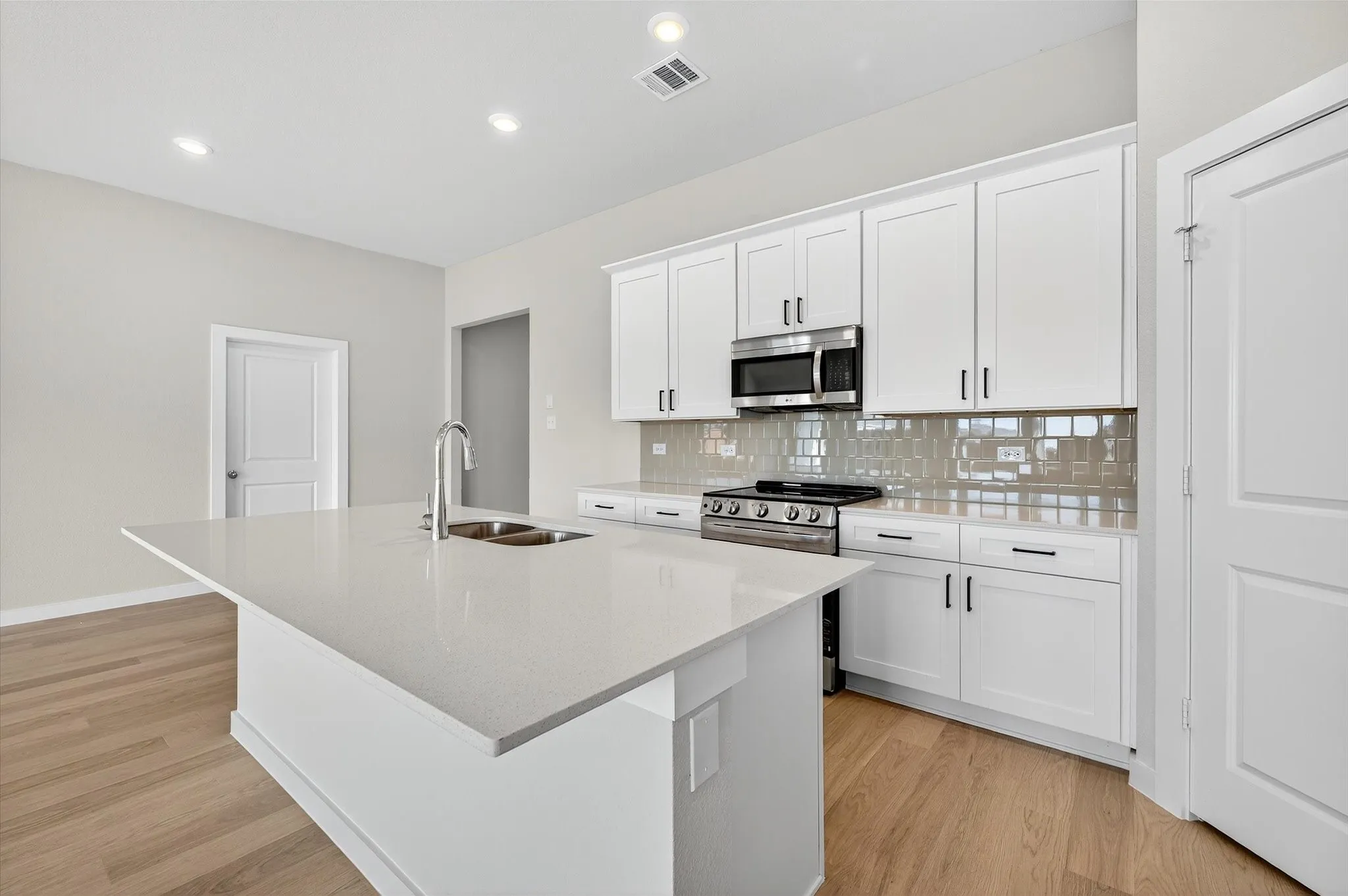 Single Family Residence For Sale in Grayson County , 2220 Trailside Drive, Sherman, Texas 75092, 3 Bedroom, 2 Bathroom, 2 Garage spaces, 1,600 Sqft, built in 2025, New Construction - Complete, mls#21037251, Real Estate Agent in Sherman, Homes For Sale in Grayson county, Homes For Sale in Sherman, Realtor in Sherman Texas, Real Estate Brokerage Independent Realty Texas, Luminita Cordes Realtor