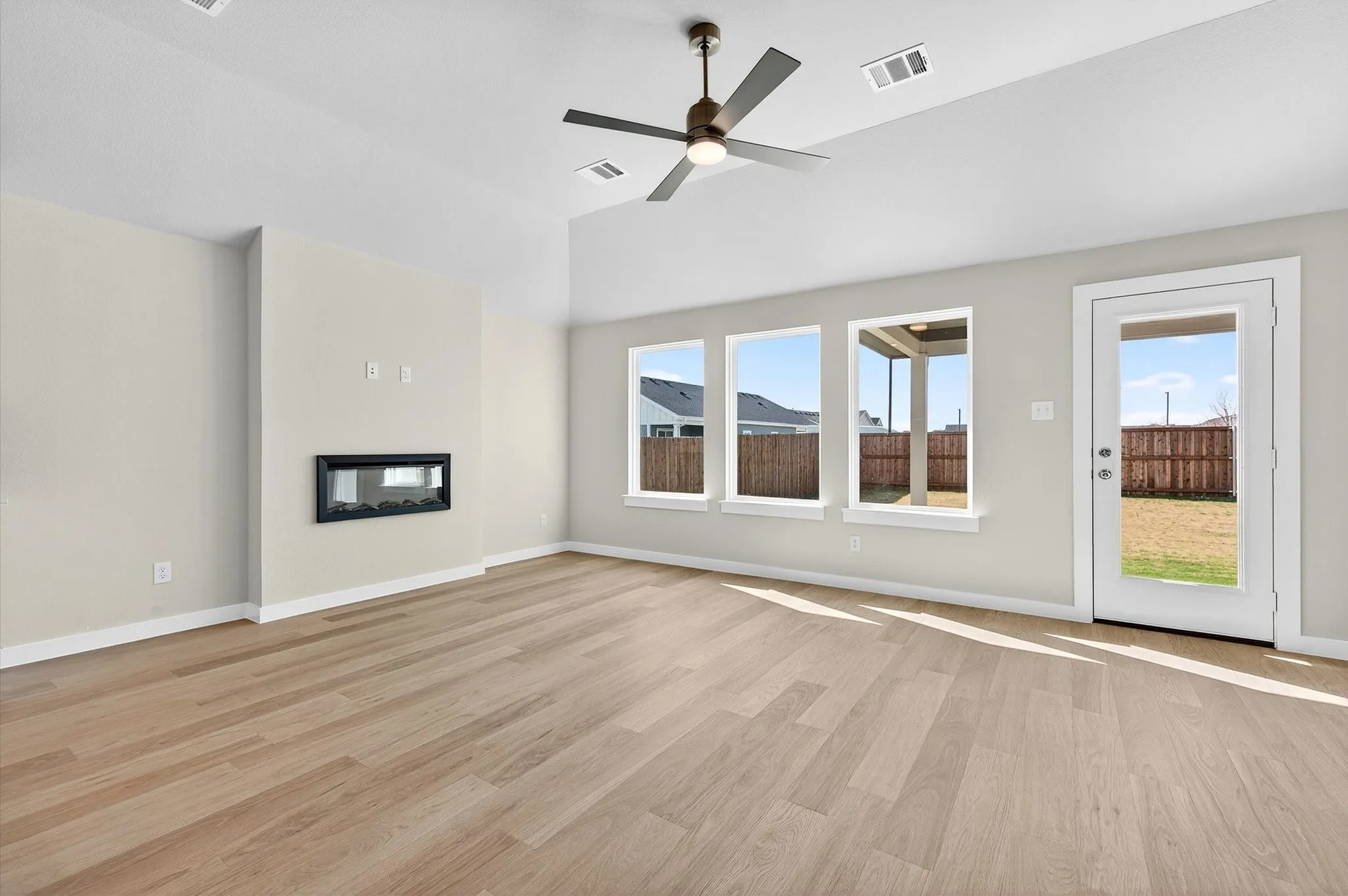 Single Family Residence For Sale in Grayson County , 2220 Trailside Drive, Sherman, Texas 75092, 3 Bedroom, 2 Bathroom, 2 Garage spaces, 1,600 Sqft, built in 2025, New Construction - Complete, mls#21037251, Real Estate Agent in Sherman, Homes For Sale in Grayson county, Homes For Sale in Sherman, Realtor in Sherman Texas, Real Estate Brokerage Independent Realty Texas, Luminita Cordes Realtor