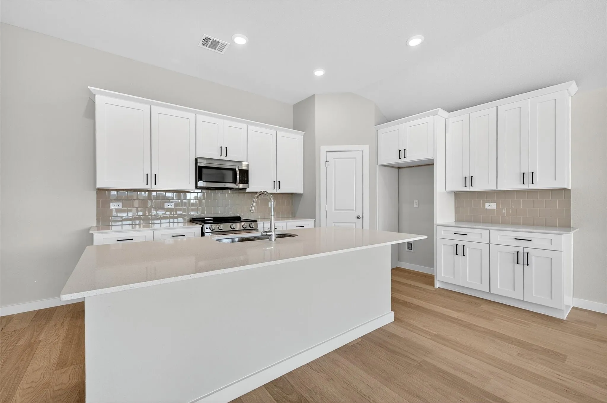 Single Family Residence For Sale in Grayson County , 2220 Trailside Drive, Sherman, Texas 75092, 3 Bedroom, 2 Bathroom, 2 Garage spaces, 1,600 Sqft, built in 2025, New Construction - Complete, mls#21037251, Real Estate Agent in Sherman, Homes For Sale in Grayson county, Homes For Sale in Sherman, Realtor in Sherman Texas, Real Estate Brokerage Independent Realty Texas, Luminita Cordes Realtor