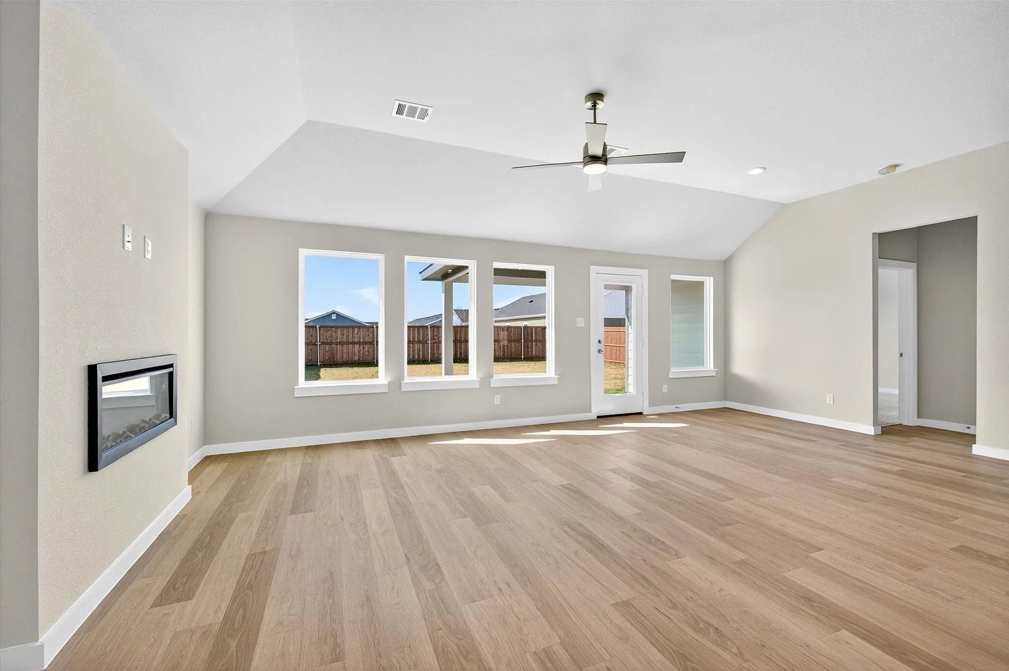 Single Family Residence For Sale in Grayson County , 2220 Trailside Drive, Sherman, Texas 75092, 3 Bedroom, 2 Bathroom, 2 Garage spaces, 1,600 Sqft, built in 2025, New Construction - Complete, mls#21037251, Real Estate Agent in Sherman, Homes For Sale in Grayson county, Homes For Sale in Sherman, Realtor in Sherman Texas, Real Estate Brokerage Independent Realty Texas, Luminita Cordes Realtor
