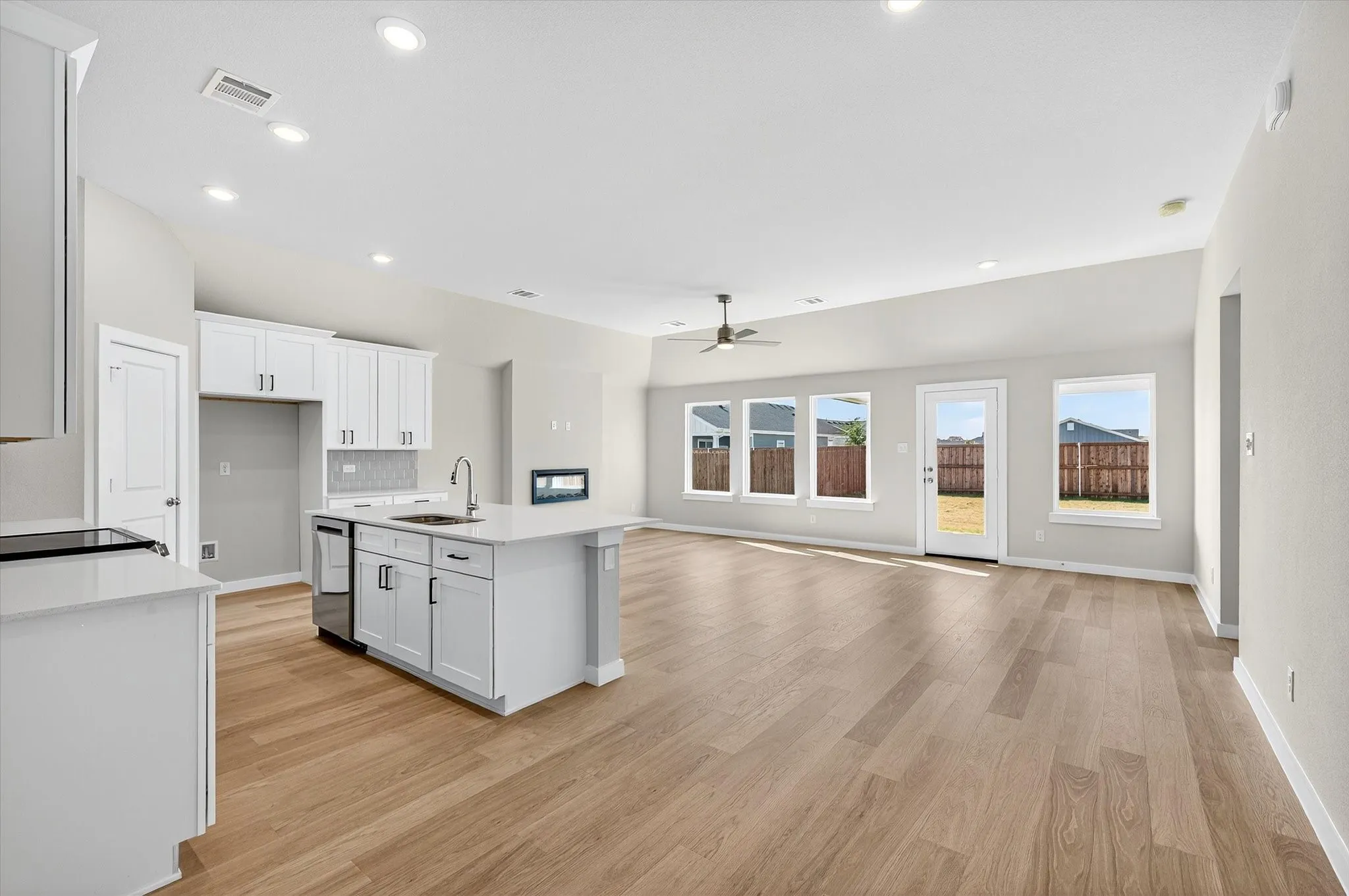 Single Family Residence For Sale in Grayson County , 2220 Trailside Drive, Sherman, Texas 75092, 3 Bedroom, 2 Bathroom, 2 Garage spaces, 1,600 Sqft, built in 2025, New Construction - Complete, mls#21037251, Real Estate Agent in Sherman, Homes For Sale in Grayson county, Homes For Sale in Sherman, Realtor in Sherman Texas, Real Estate Brokerage Independent Realty Texas, Luminita Cordes Realtor