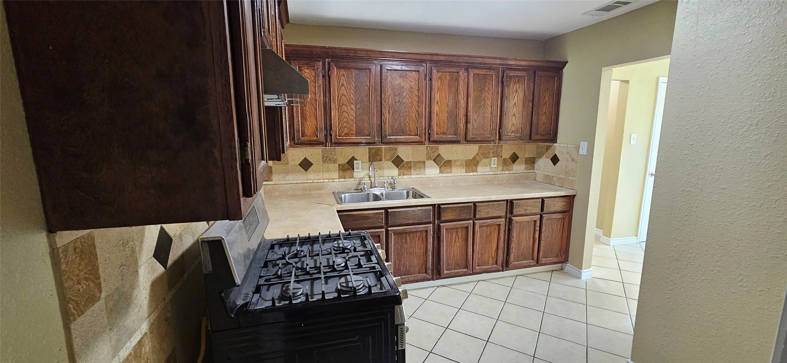 Single Family Residence For Sale in Dallas County , 8613 Elam Road, Dallas, Texas 75217, 3 Bedroom, 1 Bathroom, Garage spaces, 1,088 Sqft, built in 1950, mls#21030098, Real Estate Agent in Dallas, Homes For Sale in Dallas county, Homes For Sale in Dallas, Realtor in Dallas Texas, Real Estate Brokerage Independent Realty Texas, Luminita Cordes Realtor