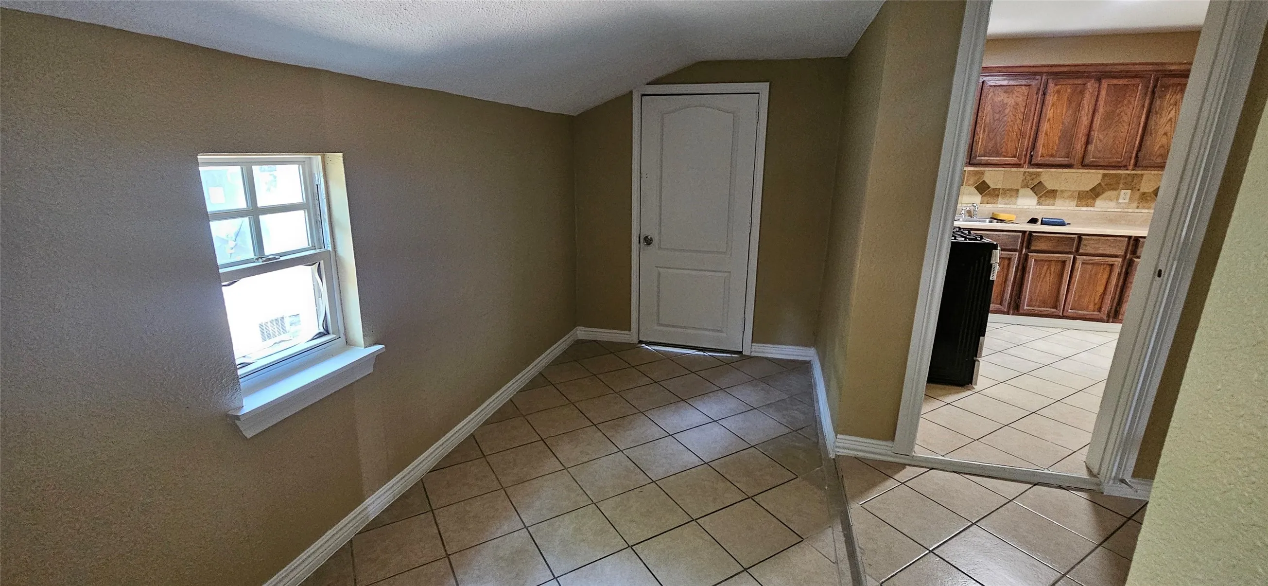 Extra room leading to patio