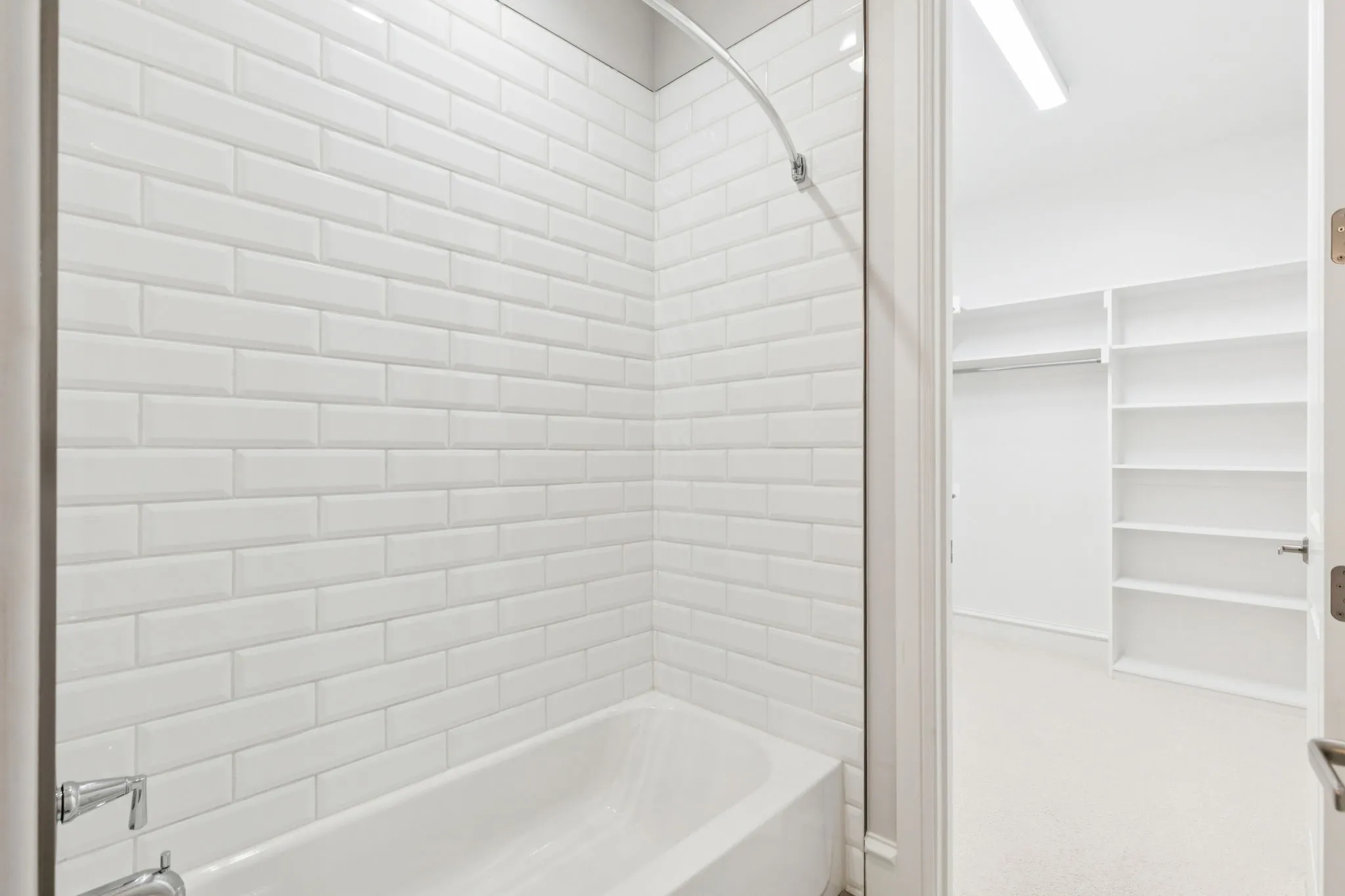Townhouse For Sale in Tarrant County , 22 Comillas Drive, Westlake, Texas 76262, 3 Bedroom, 5 Bathroom, 2 Garage spaces, 3,434 Sqft, built in 2019, mls#21025664, Real Estate Agent in Westlake, Homes For Sale in Tarrant county, Homes For Sale in Westlake, Realtor in Westlake Texas, Real Estate Brokerage Independent Realty Texas, Luminita Cordes Realtor