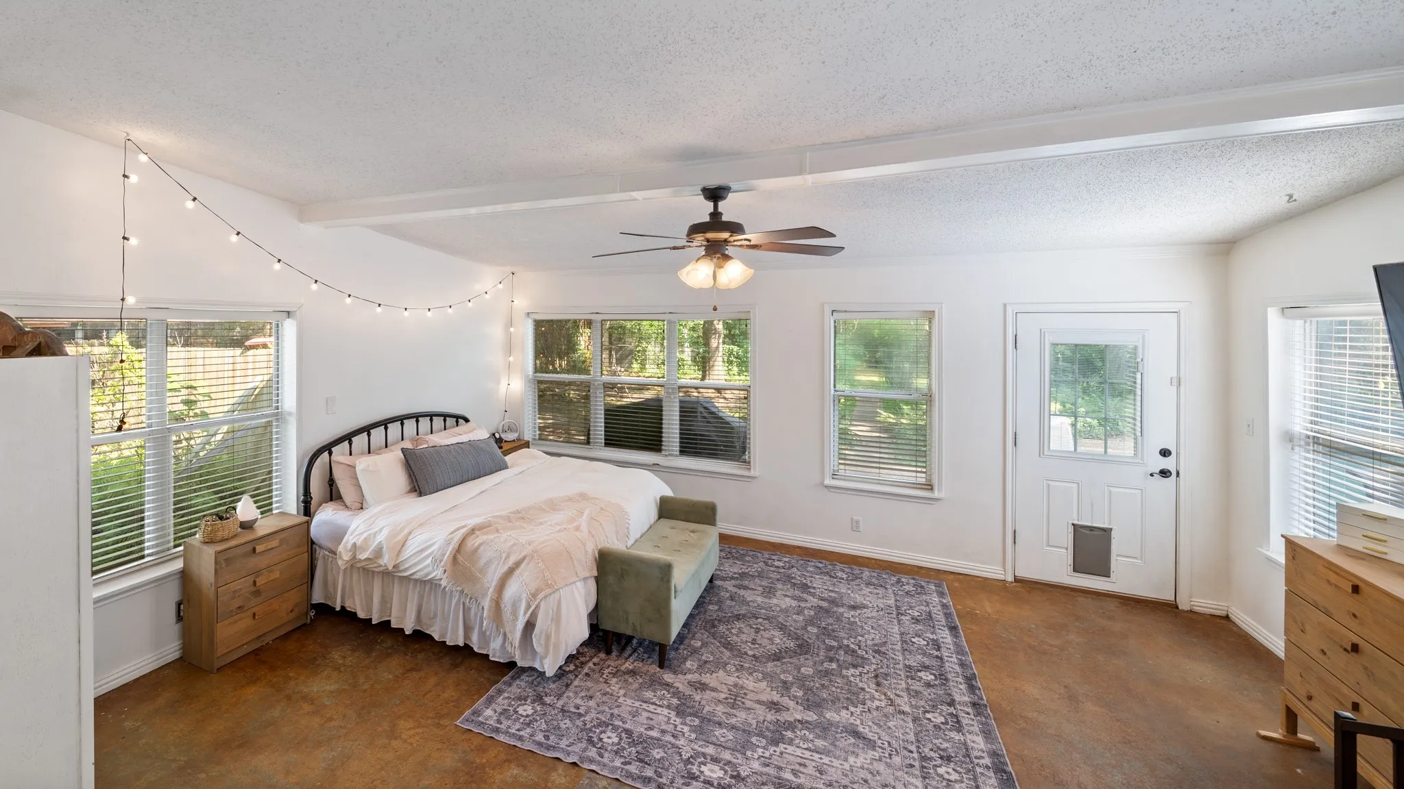 Single Family Residence For Sale in Van Zandt County , 518 W Kansas Street, Van, Texas 75790, 3 Bedroom, 2 Bathroom, 2 Garage spaces, 1,966 Sqft, built in 1967, mls#21039001, Real Estate Agent in Van, Homes For Sale in Van Zandt county, Homes For Sale in Van, Realtor in Van Texas, Real Estate Brokerage Independent Realty Texas, Luminita Cordes Realtor