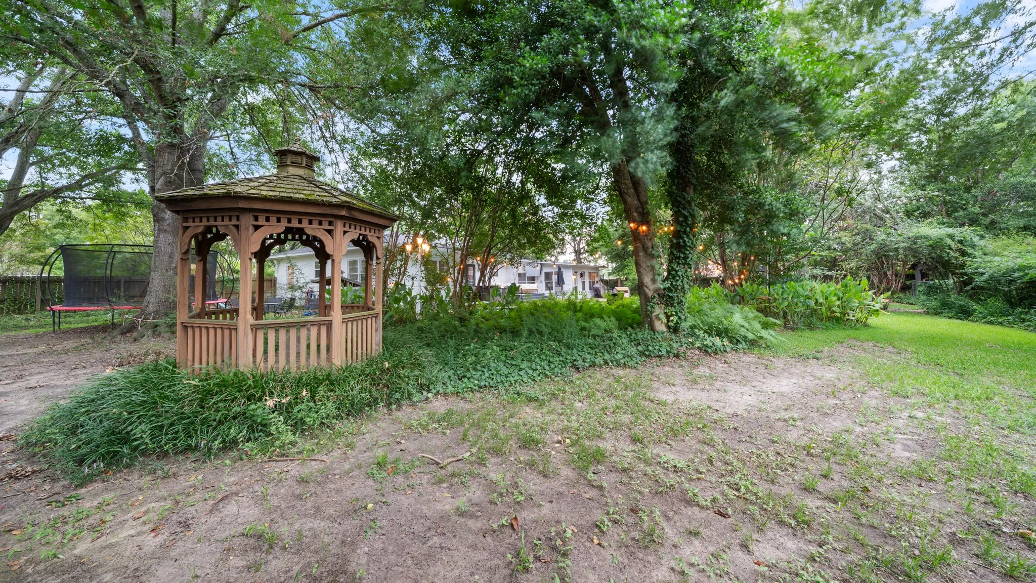 Single Family Residence For Sale in Van Zandt County , 518 W Kansas Street, Van, Texas 75790, 3 Bedroom, 2 Bathroom, 2 Garage spaces, 1,966 Sqft, built in 1967, mls#21039001, Real Estate Agent in Van, Homes For Sale in Van Zandt county, Homes For Sale in Van, Realtor in Van Texas, Real Estate Brokerage Independent Realty Texas, Luminita Cordes Realtor