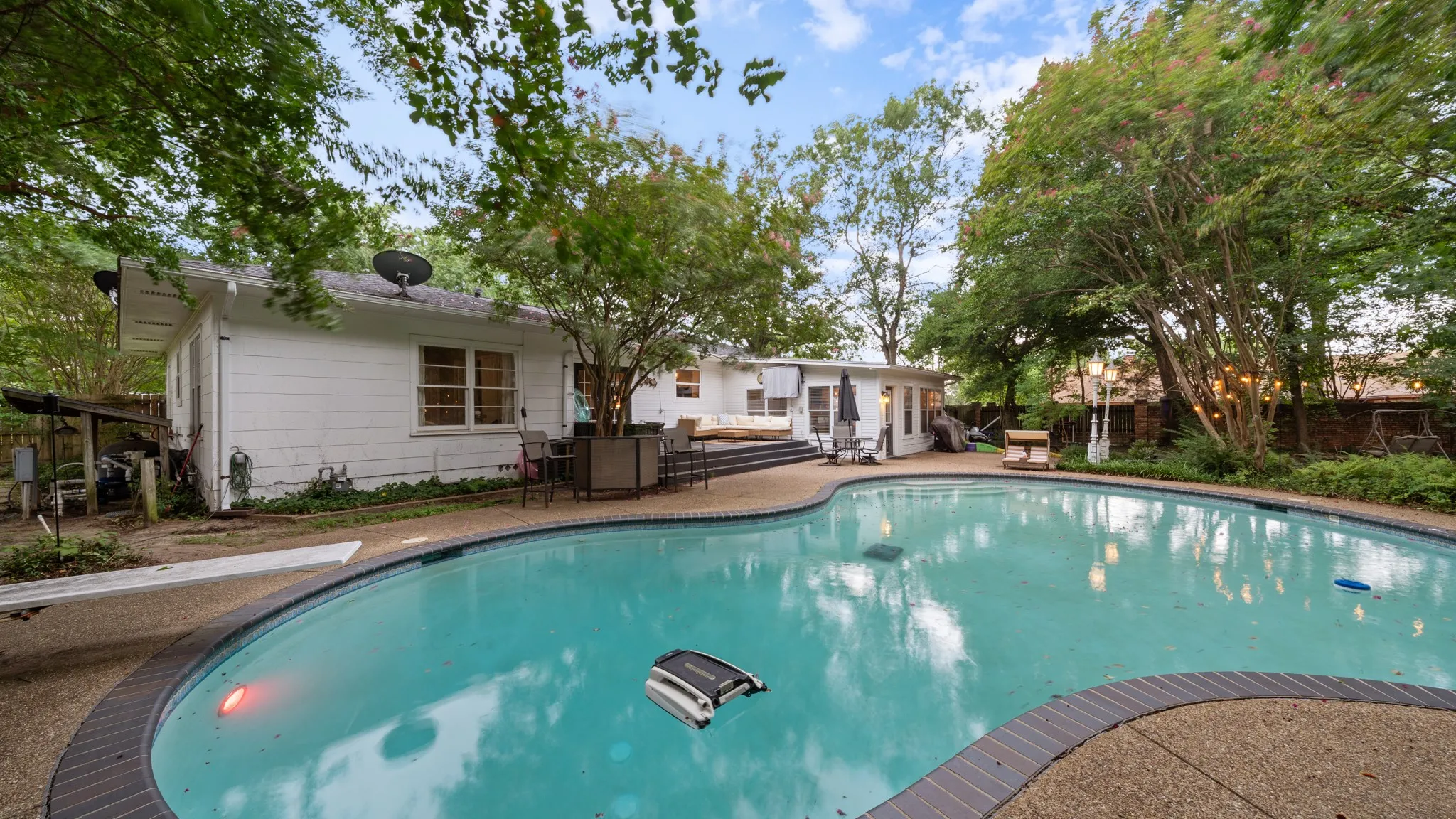 Single Family Residence For Sale in Van Zandt County , 518 W Kansas Street, Van, Texas 75790, 3 Bedroom, 2 Bathroom, 2 Garage spaces, 1,966 Sqft, built in 1967, mls#21039001, Real Estate Agent in Van, Homes For Sale in Van Zandt county, Homes For Sale in Van, Realtor in Van Texas, Real Estate Brokerage Independent Realty Texas, Luminita Cordes Realtor