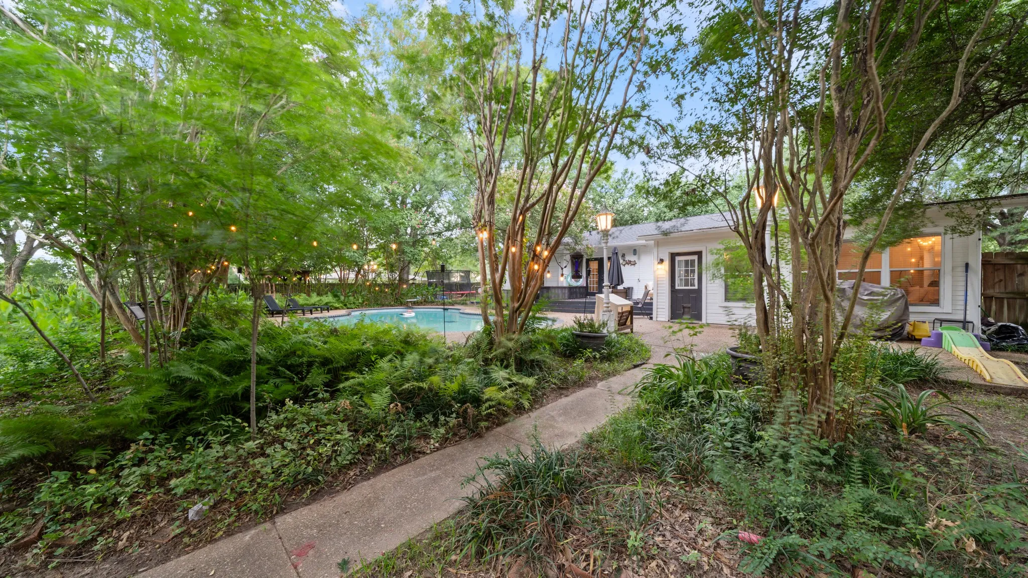 Single Family Residence For Sale in Van Zandt County , 518 W Kansas Street, Van, Texas 75790, 3 Bedroom, 2 Bathroom, 2 Garage spaces, 1,966 Sqft, built in 1967, mls#21039001, Real Estate Agent in Van, Homes For Sale in Van Zandt county, Homes For Sale in Van, Realtor in Van Texas, Real Estate Brokerage Independent Realty Texas, Luminita Cordes Realtor