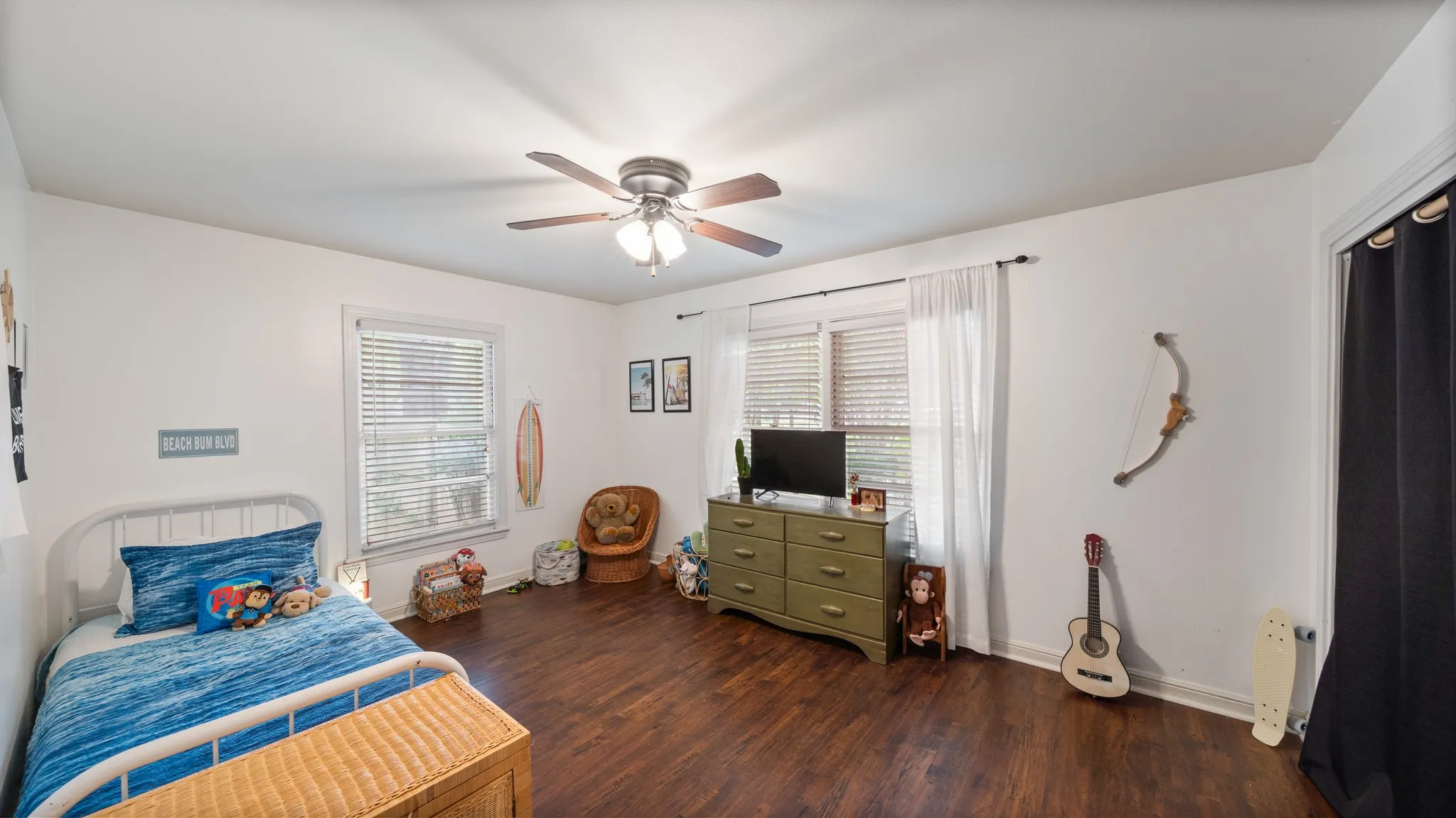 Single Family Residence For Sale in Van Zandt County , 518 W Kansas Street, Van, Texas 75790, 3 Bedroom, 2 Bathroom, 2 Garage spaces, 1,966 Sqft, built in 1967, mls#21039001, Real Estate Agent in Van, Homes For Sale in Van Zandt county, Homes For Sale in Van, Realtor in Van Texas, Real Estate Brokerage Independent Realty Texas, Luminita Cordes Realtor