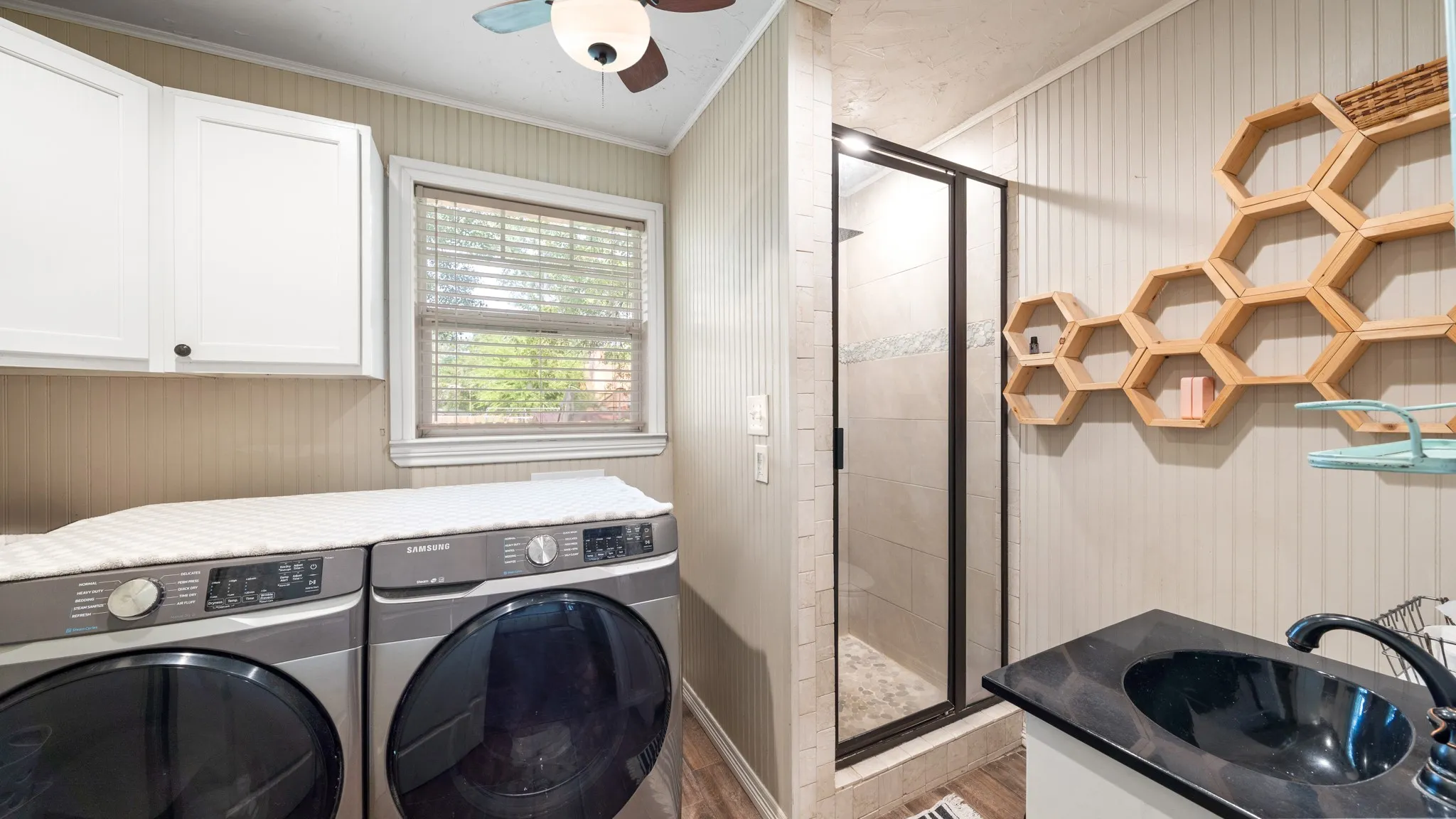 Single Family Residence For Sale in Van Zandt County , 518 W Kansas Street, Van, Texas 75790, 3 Bedroom, 2 Bathroom, 2 Garage spaces, 1,966 Sqft, built in 1967, mls#21039001, Real Estate Agent in Van, Homes For Sale in Van Zandt county, Homes For Sale in Van, Realtor in Van Texas, Real Estate Brokerage Independent Realty Texas, Luminita Cordes Realtor
