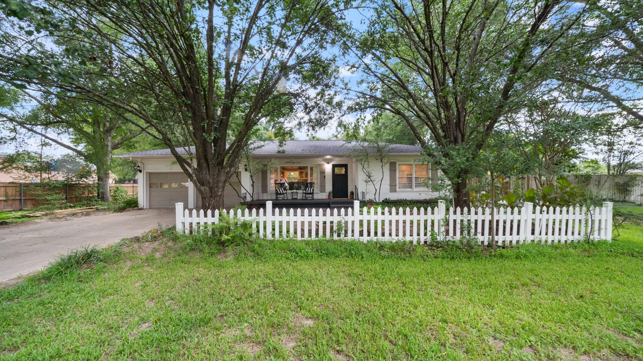 Single Family Residence For Sale in Van Zandt County , 518 W Kansas Street, Van, Texas 75790, 3 Bedroom, 2 Bathroom, 2 Garage spaces, 1,966 Sqft, built in 1967, mls#21039001, Real Estate Agent in Van, Homes For Sale in Van Zandt county, Homes For Sale in Van, Realtor in Van Texas, Real Estate Brokerage Independent Realty Texas, Luminita Cordes Realtor