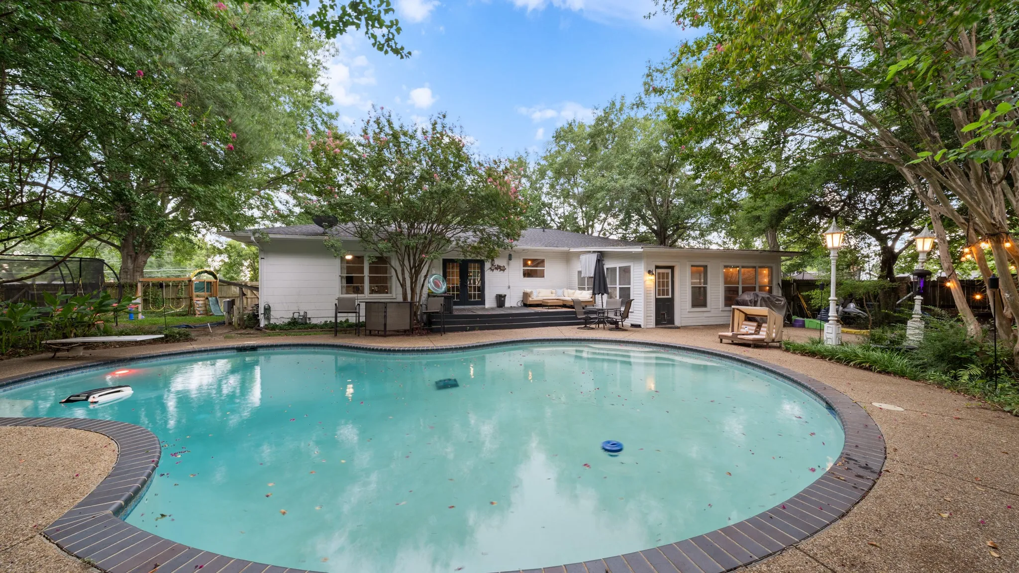 Single Family Residence For Sale in Van Zandt County , 518 W Kansas Street, Van, Texas 75790, 3 Bedroom, 2 Bathroom, 2 Garage spaces, 1,966 Sqft, built in 1967, mls#21039001, Real Estate Agent in Van, Homes For Sale in Van Zandt county, Homes For Sale in Van, Realtor in Van Texas, Real Estate Brokerage Independent Realty Texas, Luminita Cordes Realtor