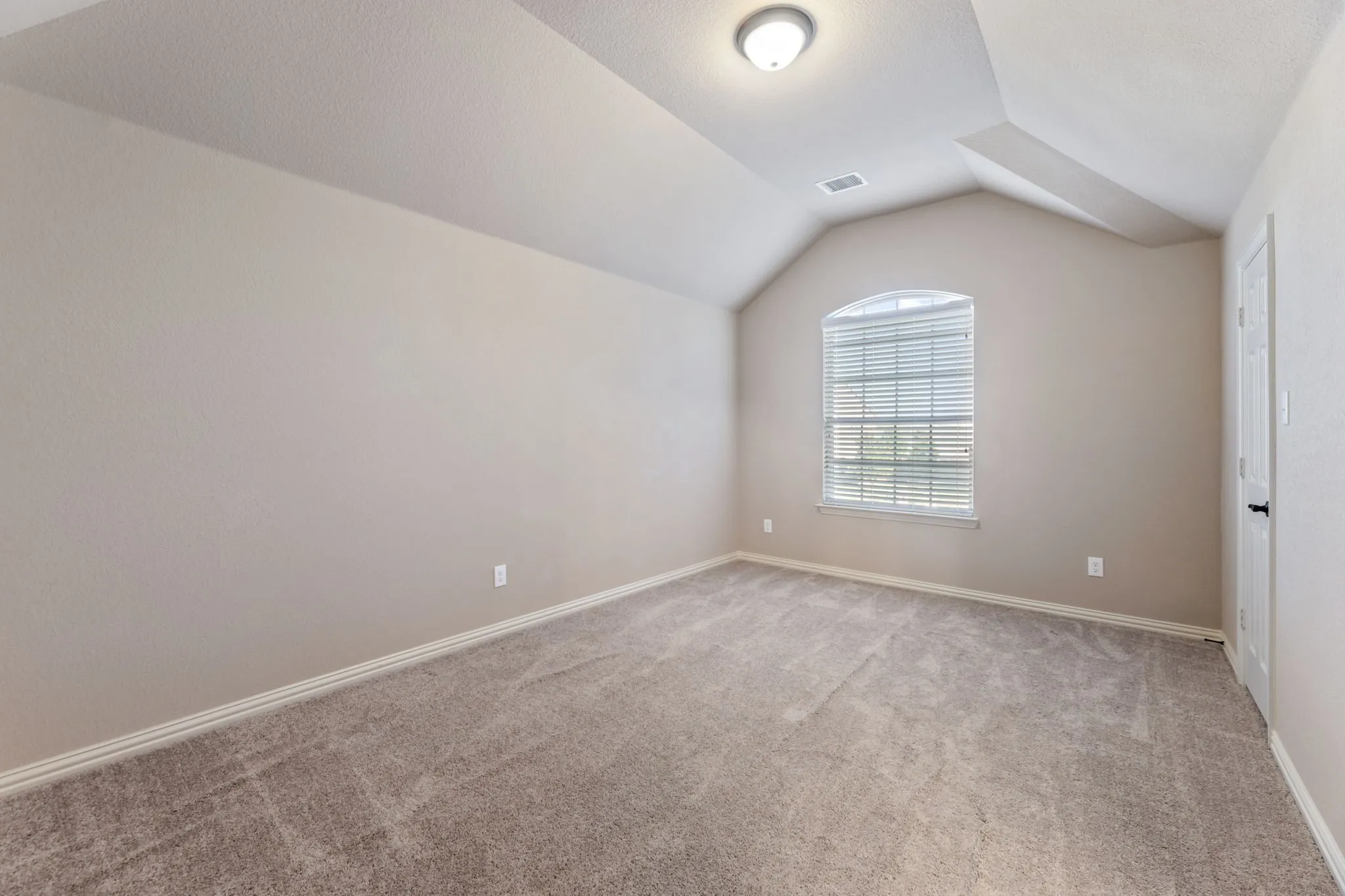 Single Family Residence For Sale in Kaufman County , 808 Goose Court, Forney, Texas 75126, 5 Bedroom, 4 Bathroom, 3 Garage spaces, 3,669 Sqft, built in 2014, mls#21039294, Real Estate Agent in Forney, Homes For Sale in Kaufman county, Homes For Sale in Forney, Realtor in Forney Texas, Real Estate Brokerage Independent Realty Texas, Luminita Cordes Realtor