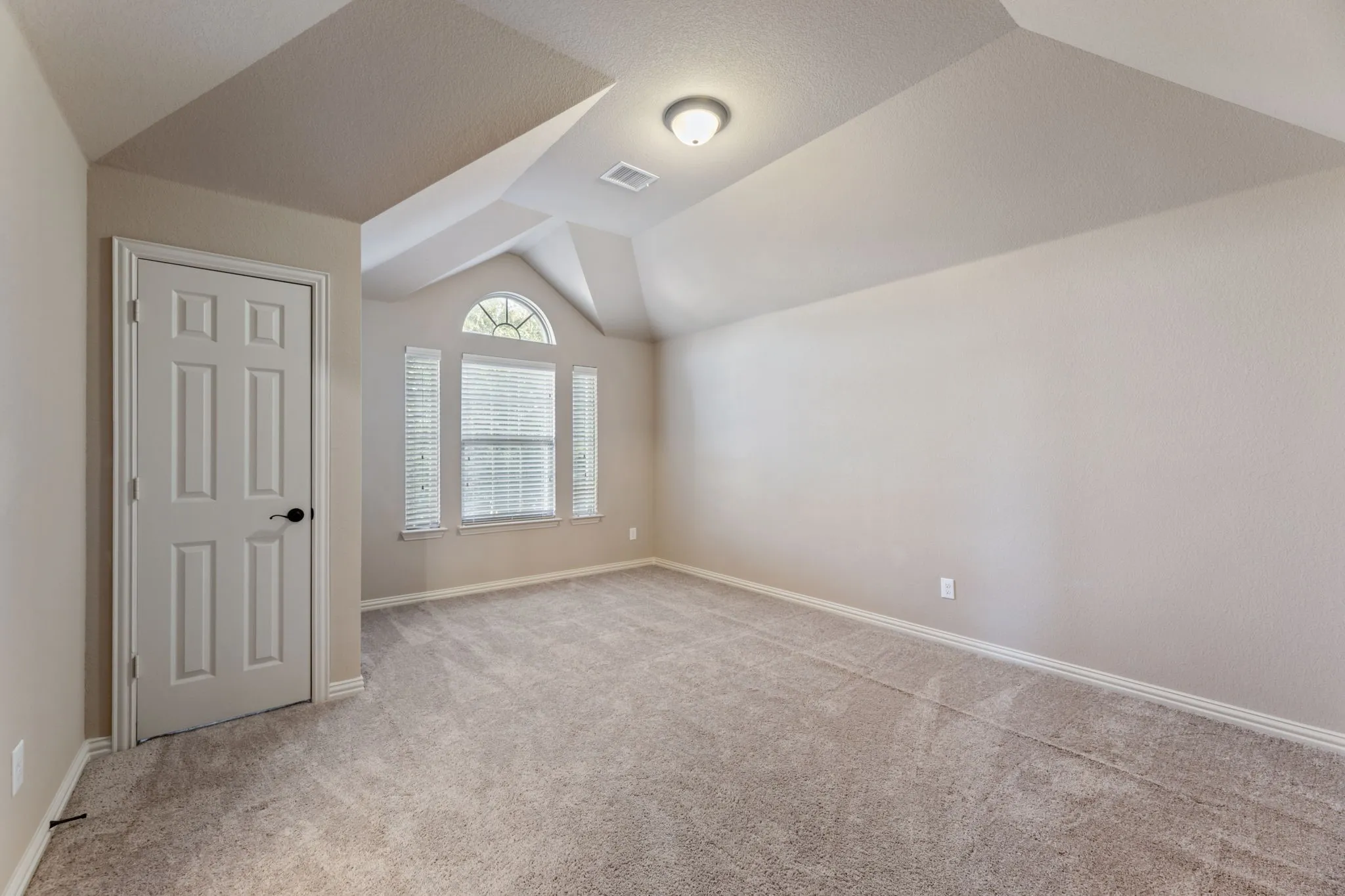 Single Family Residence For Sale in Kaufman County , 808 Goose Court, Forney, Texas 75126, 5 Bedroom, 4 Bathroom, 3 Garage spaces, 3,669 Sqft, built in 2014, mls#21039294, Real Estate Agent in Forney, Homes For Sale in Kaufman county, Homes For Sale in Forney, Realtor in Forney Texas, Real Estate Brokerage Independent Realty Texas, Luminita Cordes Realtor