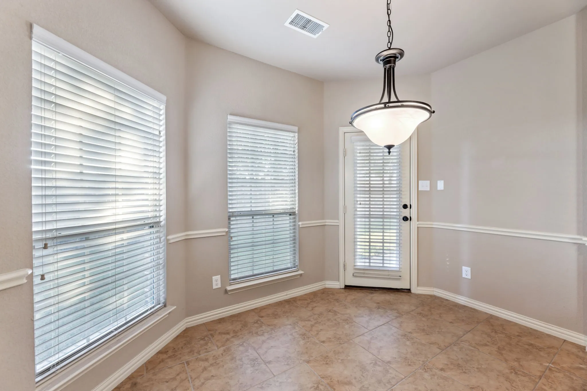 Single Family Residence For Sale in Kaufman County , 808 Goose Court, Forney, Texas 75126, 5 Bedroom, 4 Bathroom, 3 Garage spaces, 3,669 Sqft, built in 2014, mls#21039294, Real Estate Agent in Forney, Homes For Sale in Kaufman county, Homes For Sale in Forney, Realtor in Forney Texas, Real Estate Brokerage Independent Realty Texas, Luminita Cordes Realtor