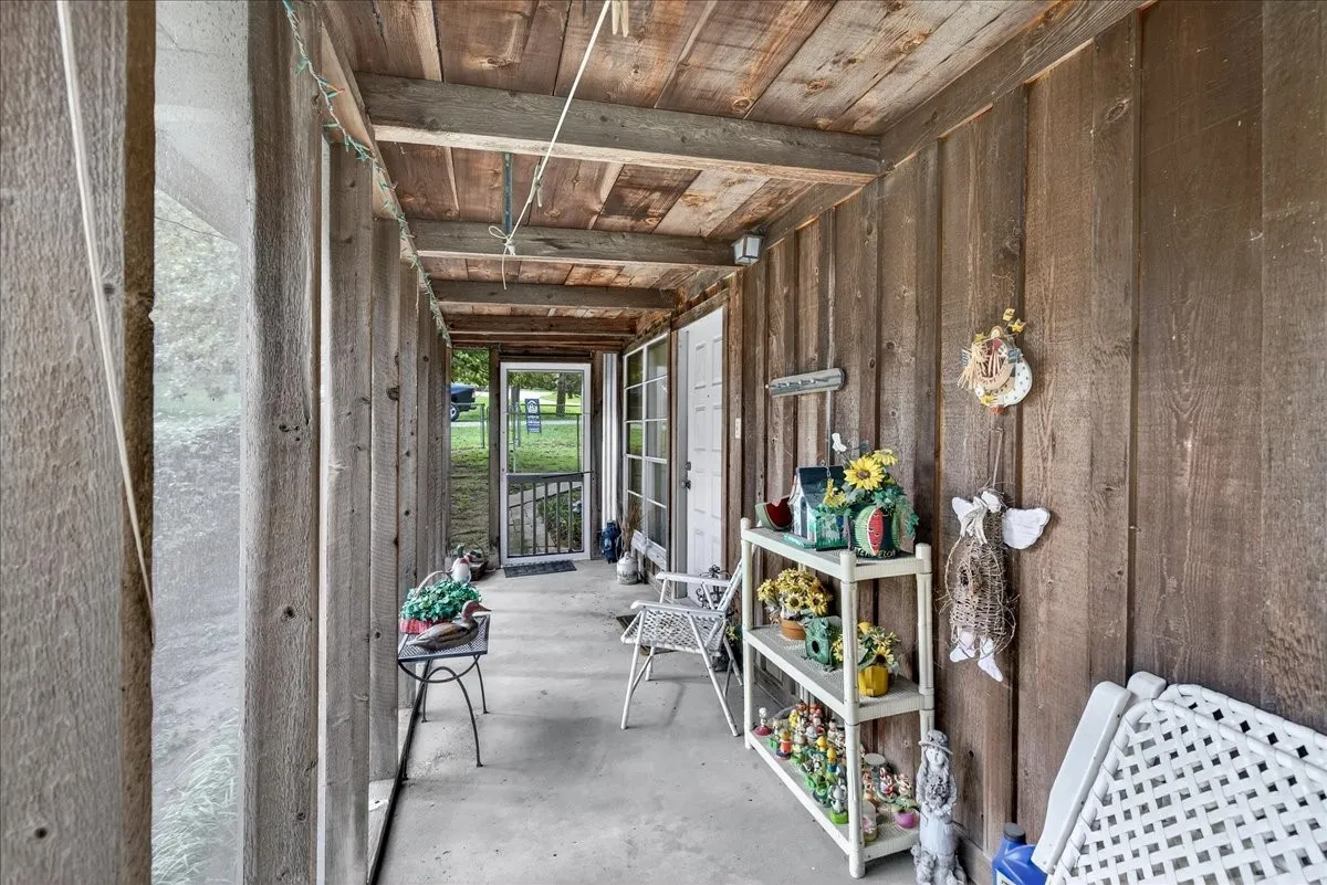 Single Family Residence For Sale in Henderson County , 109 Circle Drive, Tool, Texas 75143, 1 Bedroom, 1 Bathroom, Garage spaces, 729 Sqft, built in 1965, Preowned, Price $324,500, mls#21039525, Real Estate Agent in Tool, Homes For Sale in Henderson county, Homes For Sale in Tool, Realtor in Tool Texas, Real Estate Brokerage Independent Realty Texas, Luminita Cordes Realtor