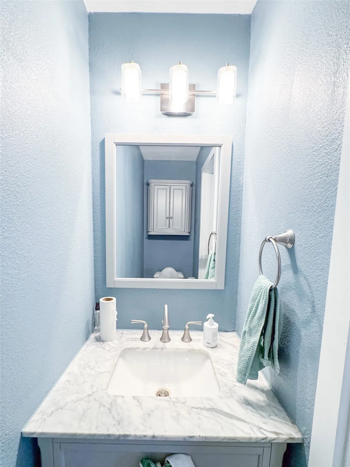 Single Family Residence For Sale in Denton County , 1204 Marcus Court, Flower Mound, Texas 75028, 3 Bedroom, 2 Bathroom, 2 Garage spaces, 1,580 Sqft, built in 1985, mls#21039627, Real Estate Agent in Flower Mound, Homes For Sale in Denton county, Homes For Sale in Flower Mound, Realtor in Flower Mound Texas, Real Estate Brokerage Independent Realty Texas, Luminita Cordes Realtor