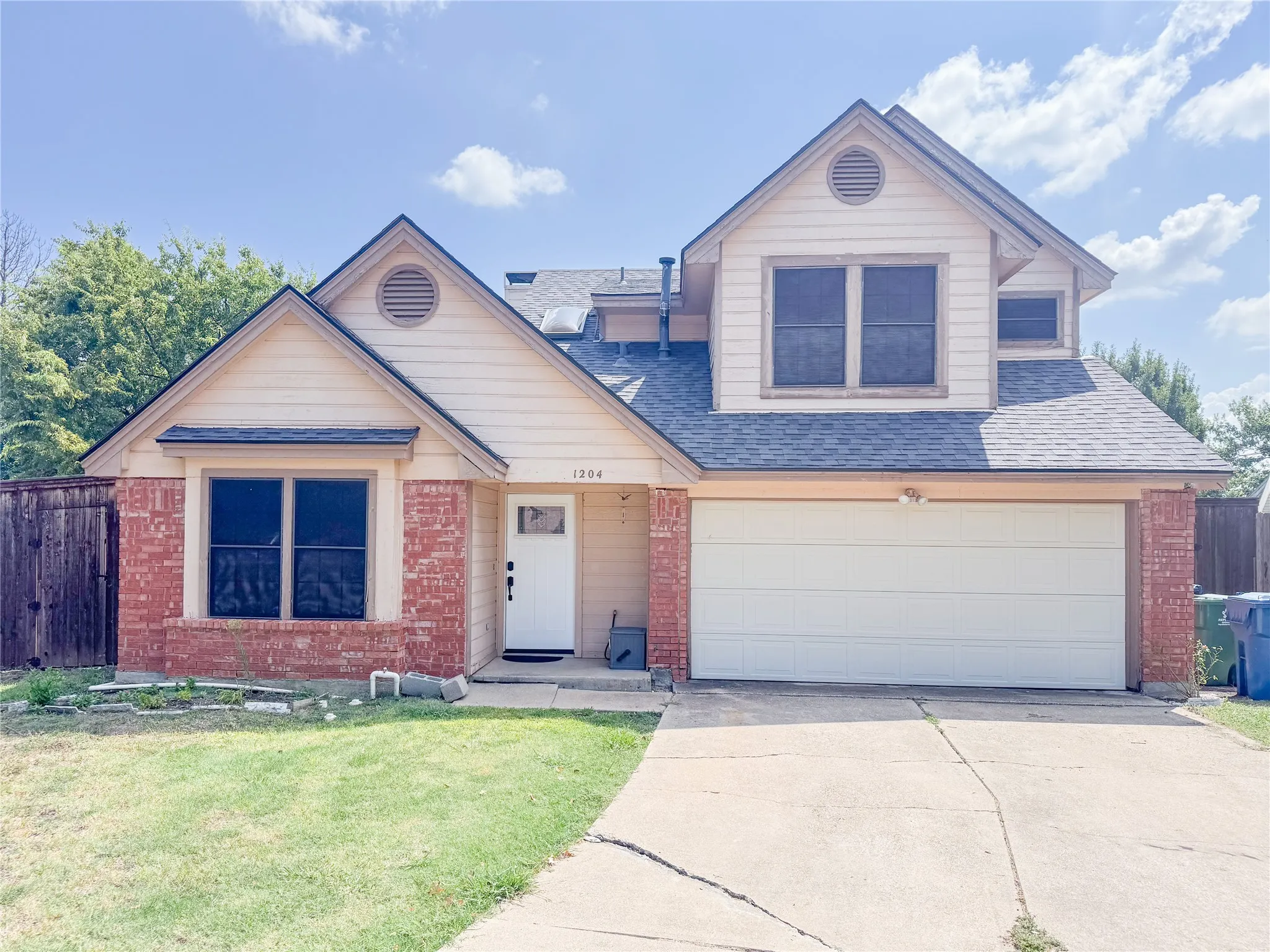Single Family Residence For Sale in Denton County , 1204 Marcus Court, Flower Mound, Texas 75028, 3 Bedroom, 2 Bathroom, 2 Garage spaces, 1,580 Sqft, built in 1985, mls#21039627, Real Estate Agent in Flower Mound, Homes For Sale in Denton county, Homes For Sale in Flower Mound, Realtor in Flower Mound Texas, Real Estate Brokerage Independent Realty Texas, Luminita Cordes Realtor