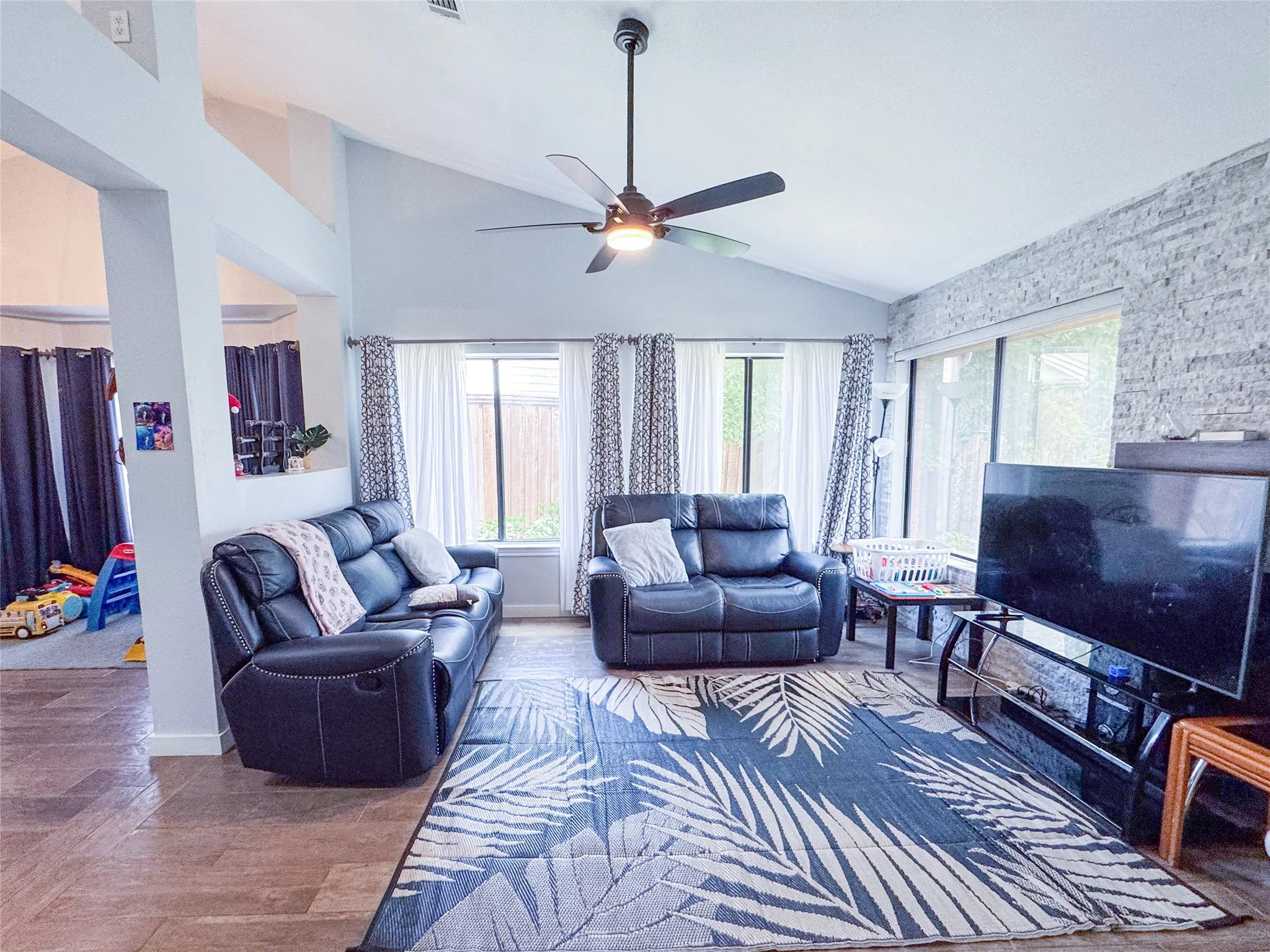 Single Family Residence For Sale in Denton County , 1204 Marcus Court, Flower Mound, Texas 75028, 3 Bedroom, 2 Bathroom, 2 Garage spaces, 1,580 Sqft, built in 1985, mls#21039627, Real Estate Agent in Flower Mound, Homes For Sale in Denton county, Homes For Sale in Flower Mound, Realtor in Flower Mound Texas, Real Estate Brokerage Independent Realty Texas, Luminita Cordes Realtor