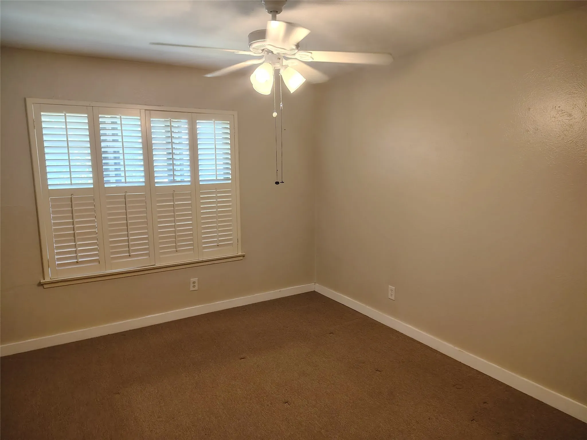 Condominium For Sale in Dallas County , 13849 Leinsper Green Street, Dallas, Texas 75240, 3 Bedroom, 2 Bathroom, Garage spaces, 1,170 Sqft, built in 1969, mls#21039254, Real Estate Agent in Dallas, Homes For Sale in Dallas county, Homes For Sale in Dallas, Realtor in Dallas Texas, Real Estate Brokerage Independent Realty Texas, Luminita Cordes Realtor