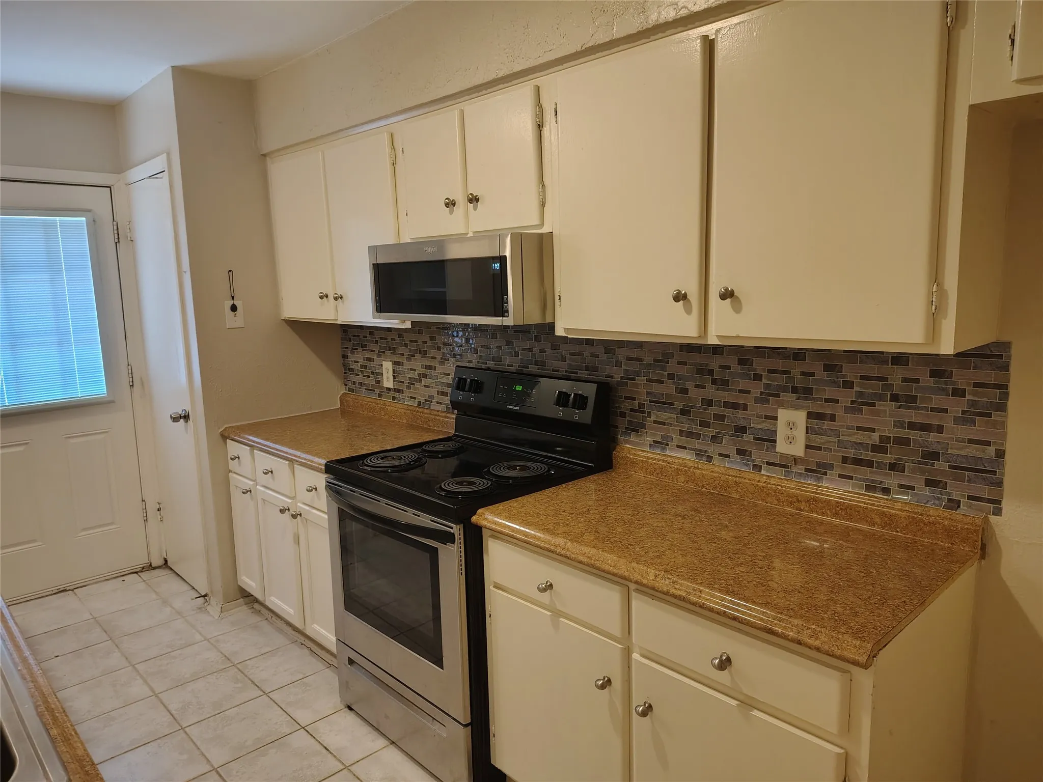 Condominium For Sale in Dallas County , 13849 Leinsper Green Street, Dallas, Texas 75240, 3 Bedroom, 2 Bathroom, Garage spaces, 1,170 Sqft, built in 1969, mls#21039254, Real Estate Agent in Dallas, Homes For Sale in Dallas county, Homes For Sale in Dallas, Realtor in Dallas Texas, Real Estate Brokerage Independent Realty Texas, Luminita Cordes Realtor