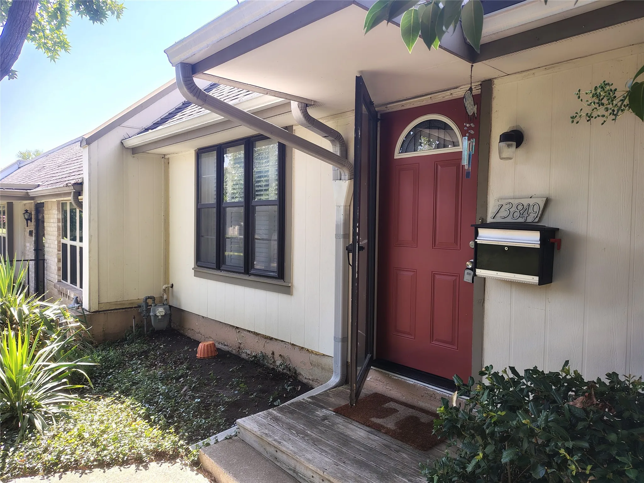 Condominium For Sale in Dallas County , 13849 Leinsper Green Street, Dallas, Texas 75240, 3 Bedroom, 2 Bathroom, Garage spaces, 1,170 Sqft, built in 1969, mls#21039254, Real Estate Agent in Dallas, Homes For Sale in Dallas county, Homes For Sale in Dallas, Realtor in Dallas Texas, Real Estate Brokerage Independent Realty Texas, Luminita Cordes Realtor
