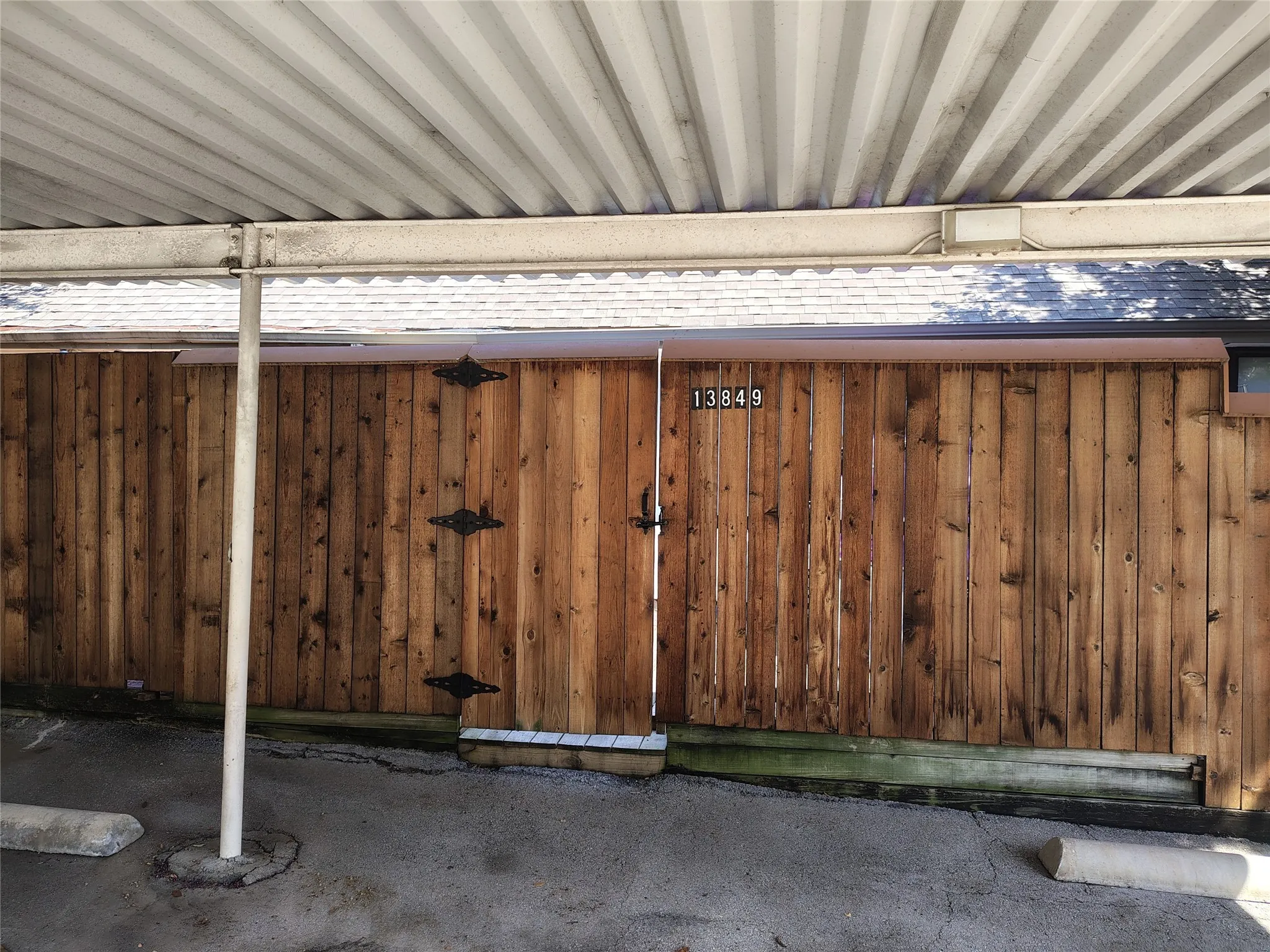 Condominium For Sale in Dallas County , 13849 Leinsper Green Street, Dallas, Texas 75240, 3 Bedroom, 2 Bathroom, Garage spaces, 1,170 Sqft, built in 1969, mls#21039254, Real Estate Agent in Dallas, Homes For Sale in Dallas county, Homes For Sale in Dallas, Realtor in Dallas Texas, Real Estate Brokerage Independent Realty Texas, Luminita Cordes Realtor