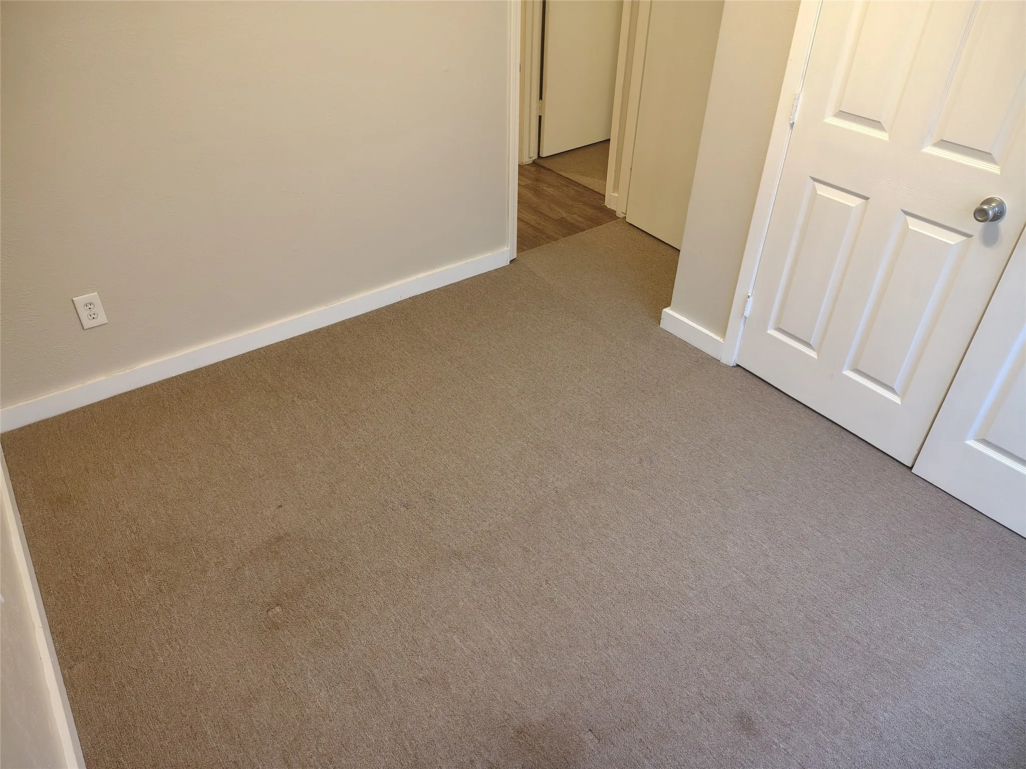 Condominium For Sale in Dallas County , 13849 Leinsper Green Street, Dallas, Texas 75240, 3 Bedroom, 2 Bathroom, Garage spaces, 1,170 Sqft, built in 1969, mls#21039254, Real Estate Agent in Dallas, Homes For Sale in Dallas county, Homes For Sale in Dallas, Realtor in Dallas Texas, Real Estate Brokerage Independent Realty Texas, Luminita Cordes Realtor