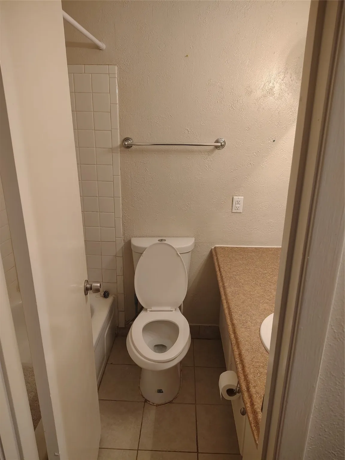 Condominium For Sale in Dallas County , 13849 Leinsper Green Street, Dallas, Texas 75240, 3 Bedroom, 2 Bathroom, Garage spaces, 1,170 Sqft, built in 1969, mls#21039254, Real Estate Agent in Dallas, Homes For Sale in Dallas county, Homes For Sale in Dallas, Realtor in Dallas Texas, Real Estate Brokerage Independent Realty Texas, Luminita Cordes Realtor
