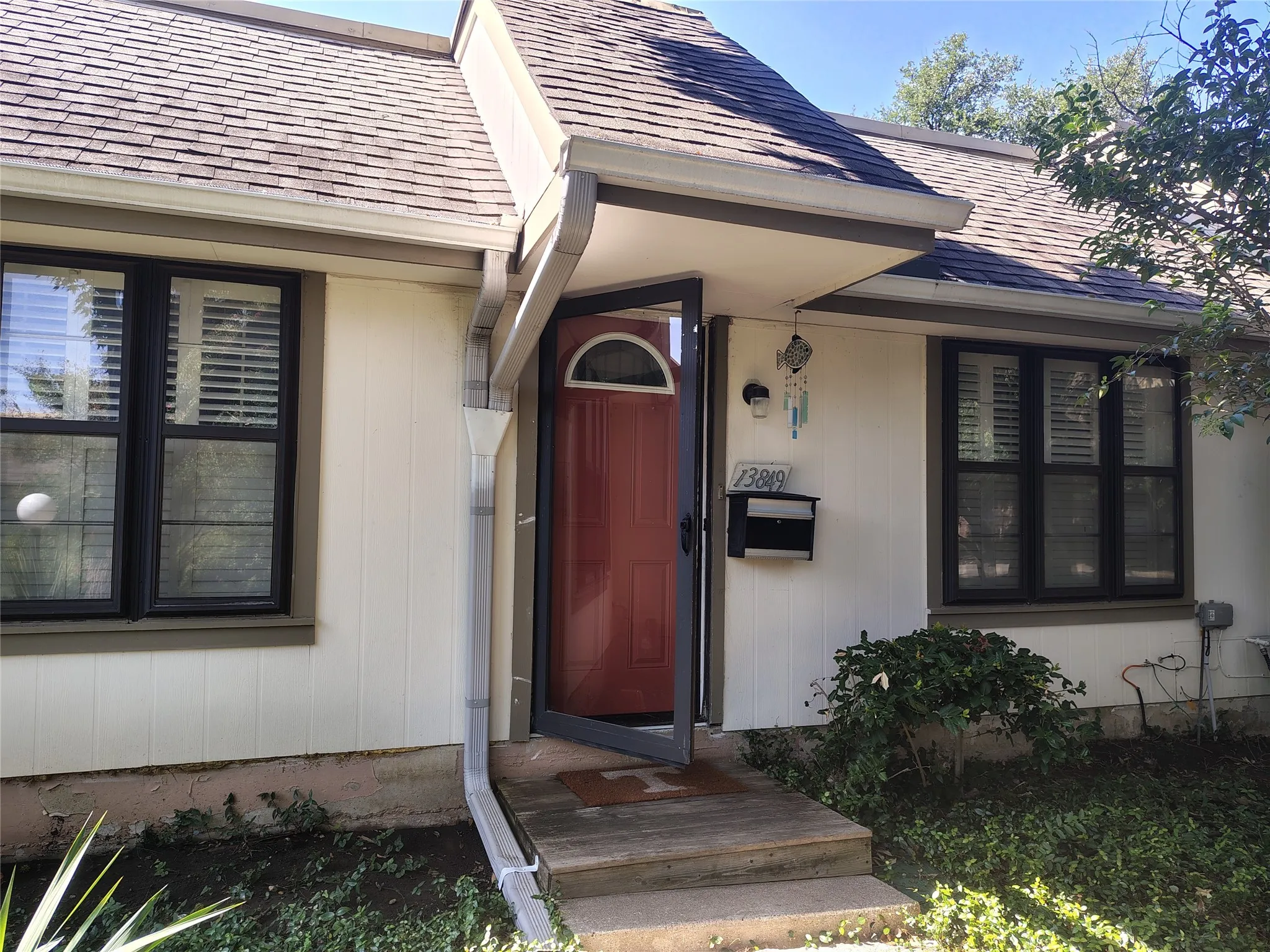 Condominium For Sale in Dallas County , 13849 Leinsper Green Street, Dallas, Texas 75240, 3 Bedroom, 2 Bathroom, Garage spaces, 1,170 Sqft, built in 1969, mls#21039254, Real Estate Agent in Dallas, Homes For Sale in Dallas county, Homes For Sale in Dallas, Realtor in Dallas Texas, Real Estate Brokerage Independent Realty Texas, Luminita Cordes Realtor