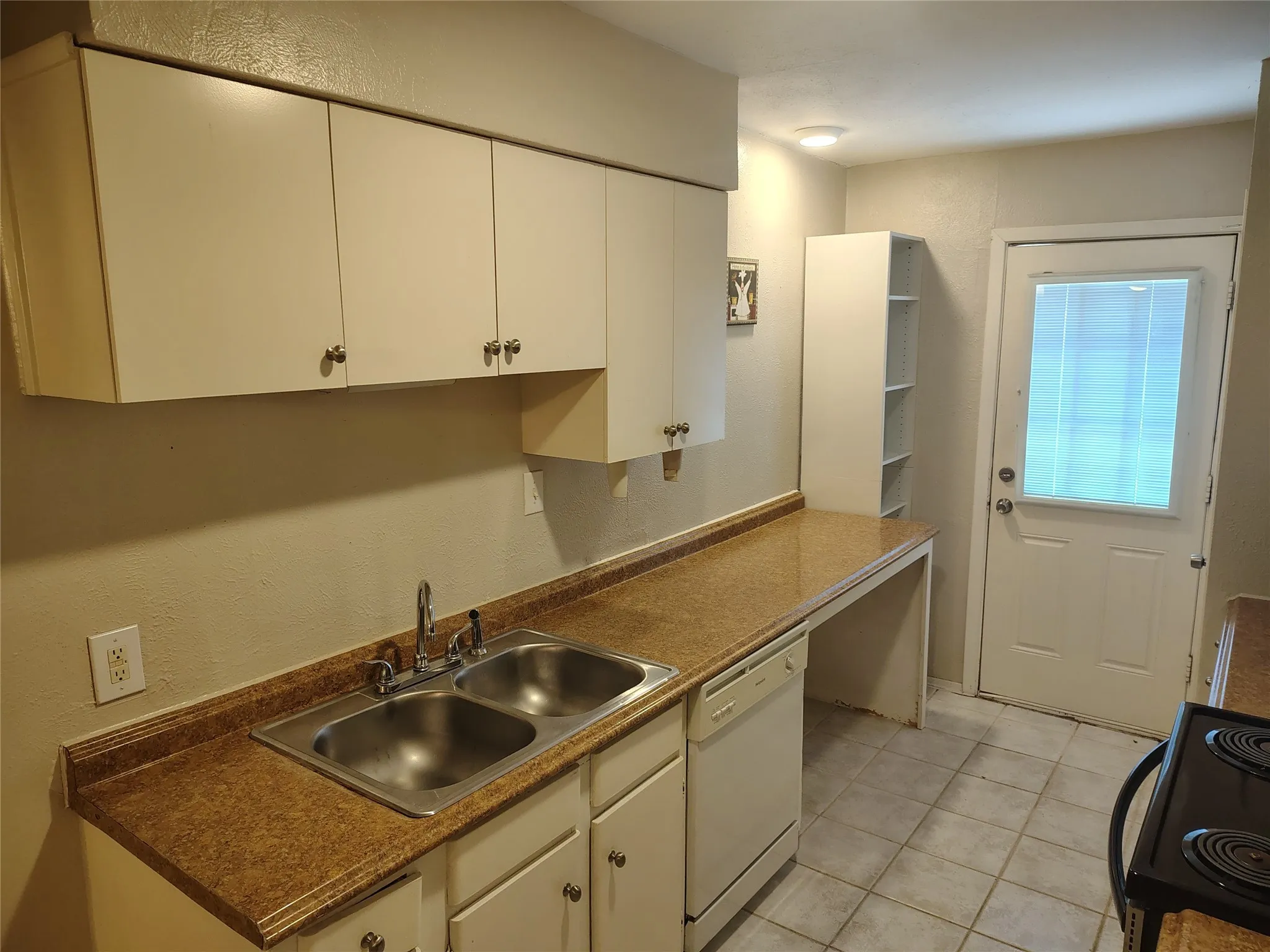 Condominium For Sale in Dallas County , 13849 Leinsper Green Street, Dallas, Texas 75240, 3 Bedroom, 2 Bathroom, Garage spaces, 1,170 Sqft, built in 1969, mls#21039254, Real Estate Agent in Dallas, Homes For Sale in Dallas county, Homes For Sale in Dallas, Realtor in Dallas Texas, Real Estate Brokerage Independent Realty Texas, Luminita Cordes Realtor