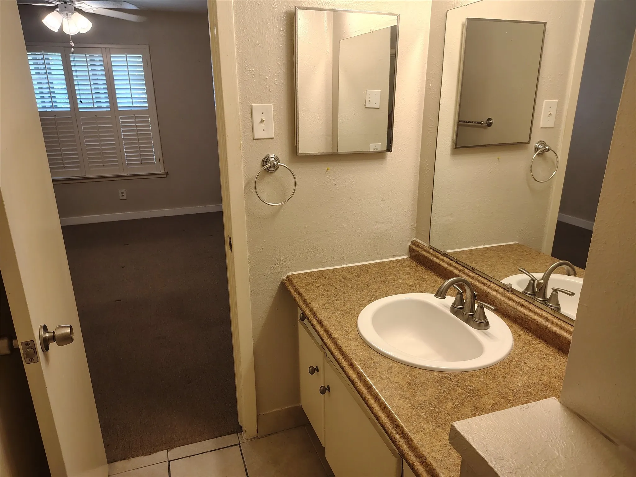 Condominium For Sale in Dallas County , 13849 Leinsper Green Street, Dallas, Texas 75240, 3 Bedroom, 2 Bathroom, Garage spaces, 1,170 Sqft, built in 1969, mls#21039254, Real Estate Agent in Dallas, Homes For Sale in Dallas county, Homes For Sale in Dallas, Realtor in Dallas Texas, Real Estate Brokerage Independent Realty Texas, Luminita Cordes Realtor