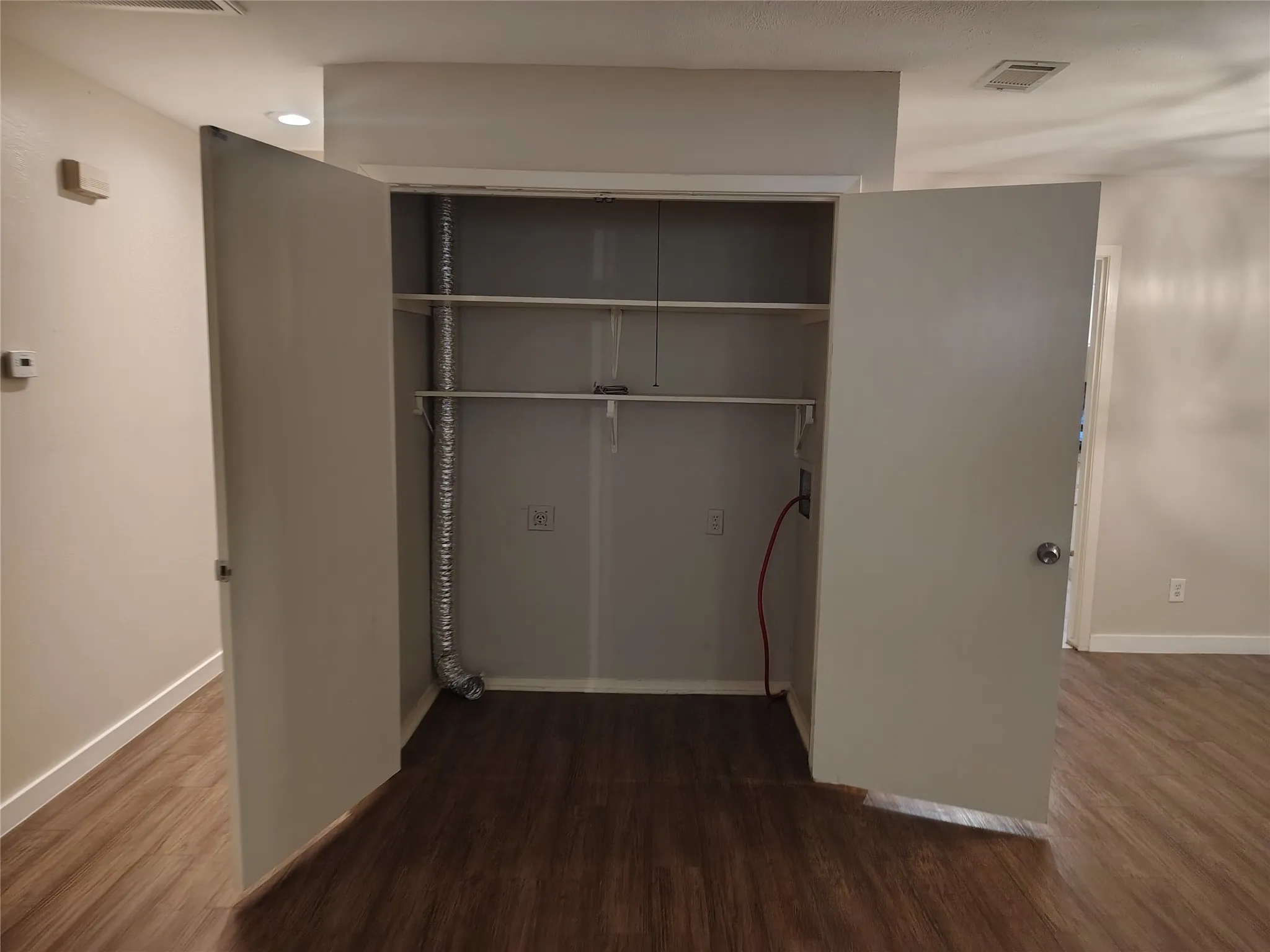 Condominium For Sale in Dallas County , 13849 Leinsper Green Street, Dallas, Texas 75240, 3 Bedroom, 2 Bathroom, Garage spaces, 1,170 Sqft, built in 1969, mls#21039254, Real Estate Agent in Dallas, Homes For Sale in Dallas county, Homes For Sale in Dallas, Realtor in Dallas Texas, Real Estate Brokerage Independent Realty Texas, Luminita Cordes Realtor