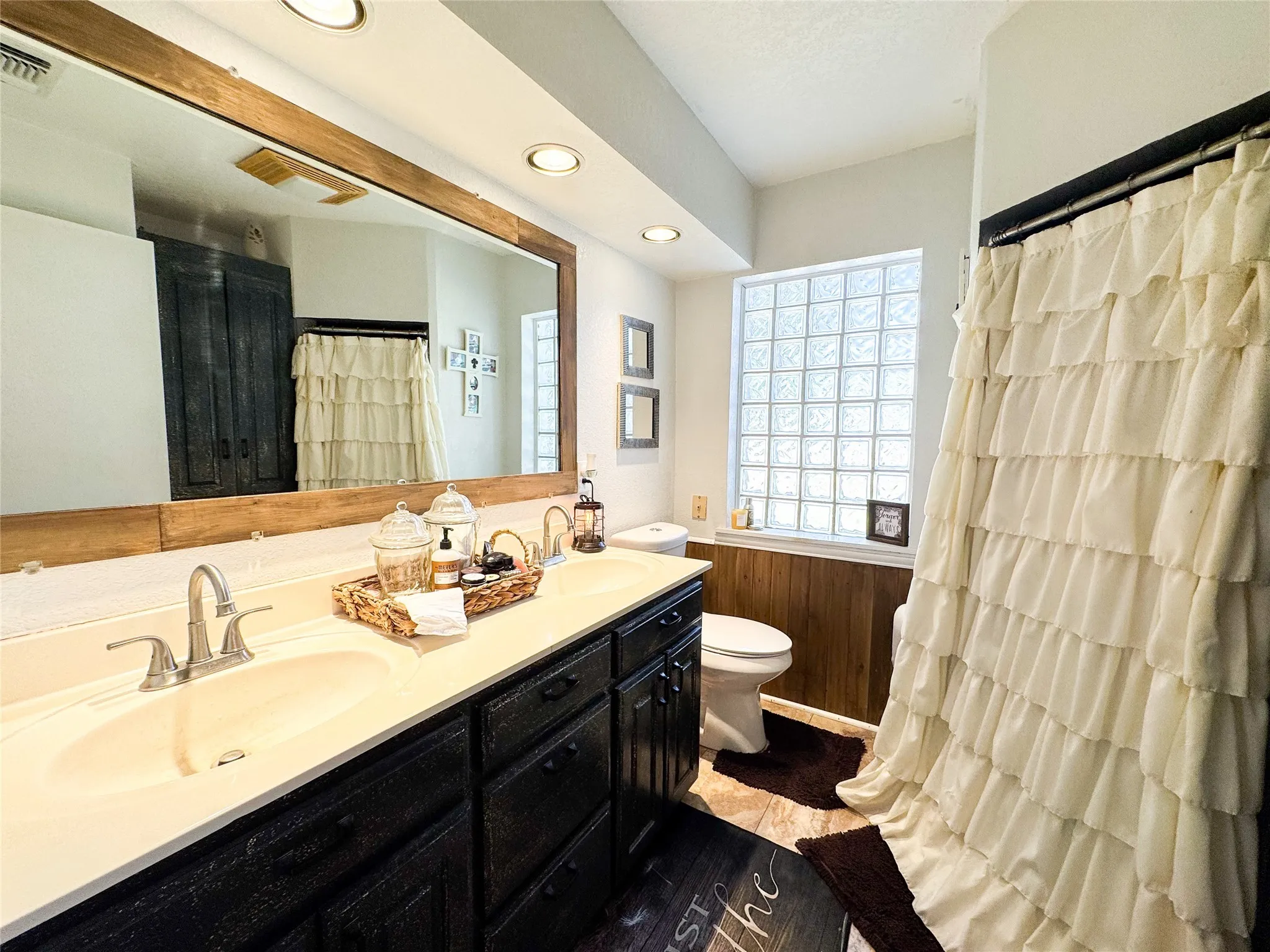Single Family Residence For Sale in Haskell County , 1303 Grand Central Avenue, O'brien, Texas 79539, 5 Bedroom, 4 Bathroom, 2 Garage spaces, 4,513 Sqft, built in 1955, Preowned, Price $400,000, mls#21029575, Real Estate Agent in O'brien, Homes For Sale in Haskell county, Homes For Sale in O'brien, Realtor in O'brien Texas, Real Estate Brokerage Independent Realty Texas, Luminita Cordes Realtor