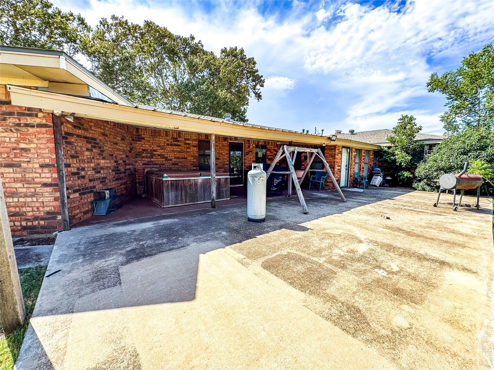 Single Family Residence For Sale in Haskell County , 1303 Grand Central Avenue, O'brien, Texas 79539, 5 Bedroom, 4 Bathroom, 2 Garage spaces, 4,513 Sqft, built in 1955, Preowned, Price $400,000, mls#21029575, Real Estate Agent in O'brien, Homes For Sale in Haskell county, Homes For Sale in O'brien, Realtor in O'brien Texas, Real Estate Brokerage Independent Realty Texas, Luminita Cordes Realtor