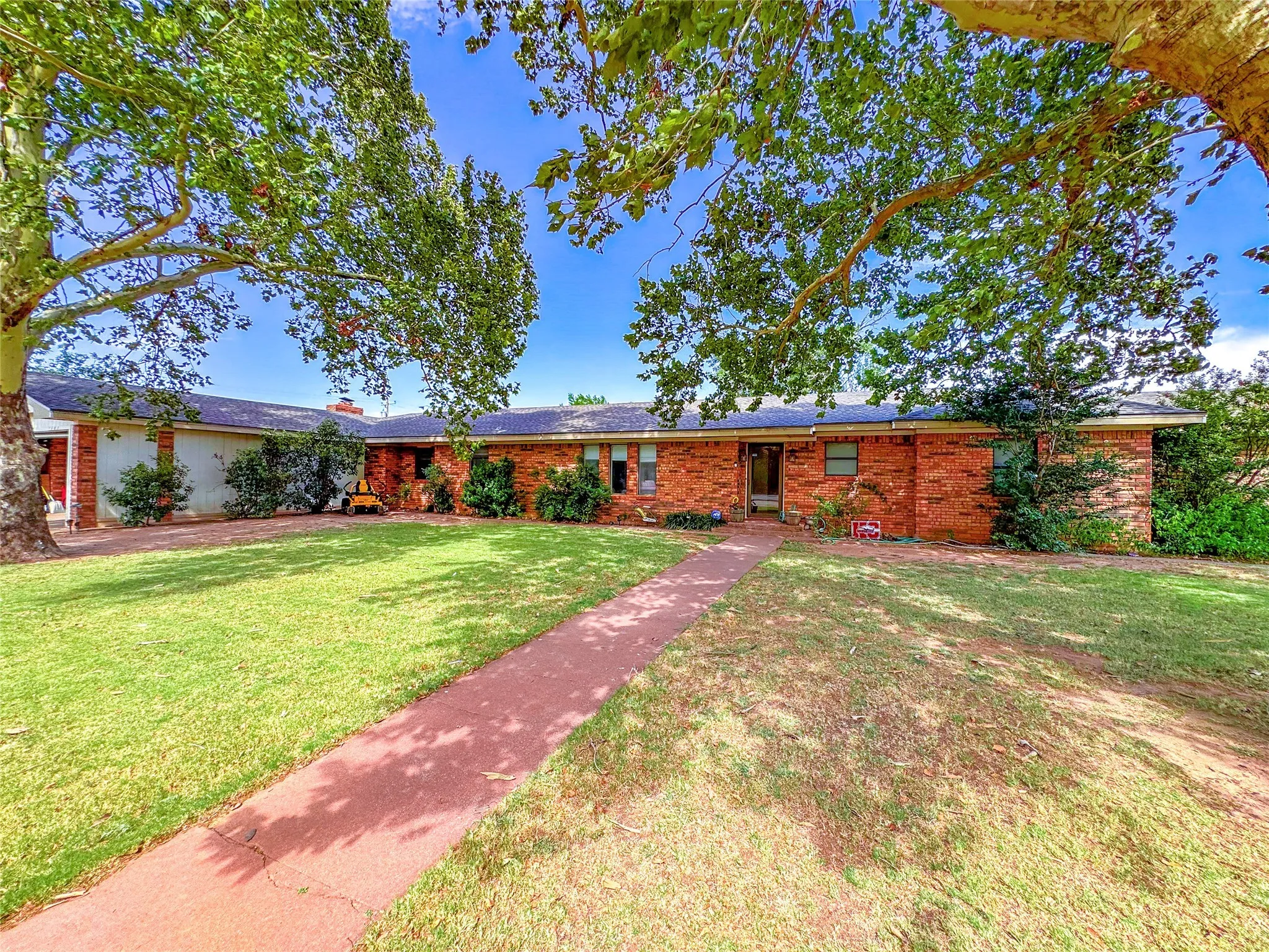 Single Family Residence For Sale in Haskell County , 1303 Grand Central Avenue, O'brien, Texas 79539, 5 Bedroom, 4 Bathroom, 2 Garage spaces, 4,513 Sqft, built in 1955, Preowned, Price $400,000, mls#21029575, Real Estate Agent in O'brien, Homes For Sale in Haskell county, Homes For Sale in O'brien, Realtor in O'brien Texas, Real Estate Brokerage Independent Realty Texas, Luminita Cordes Realtor