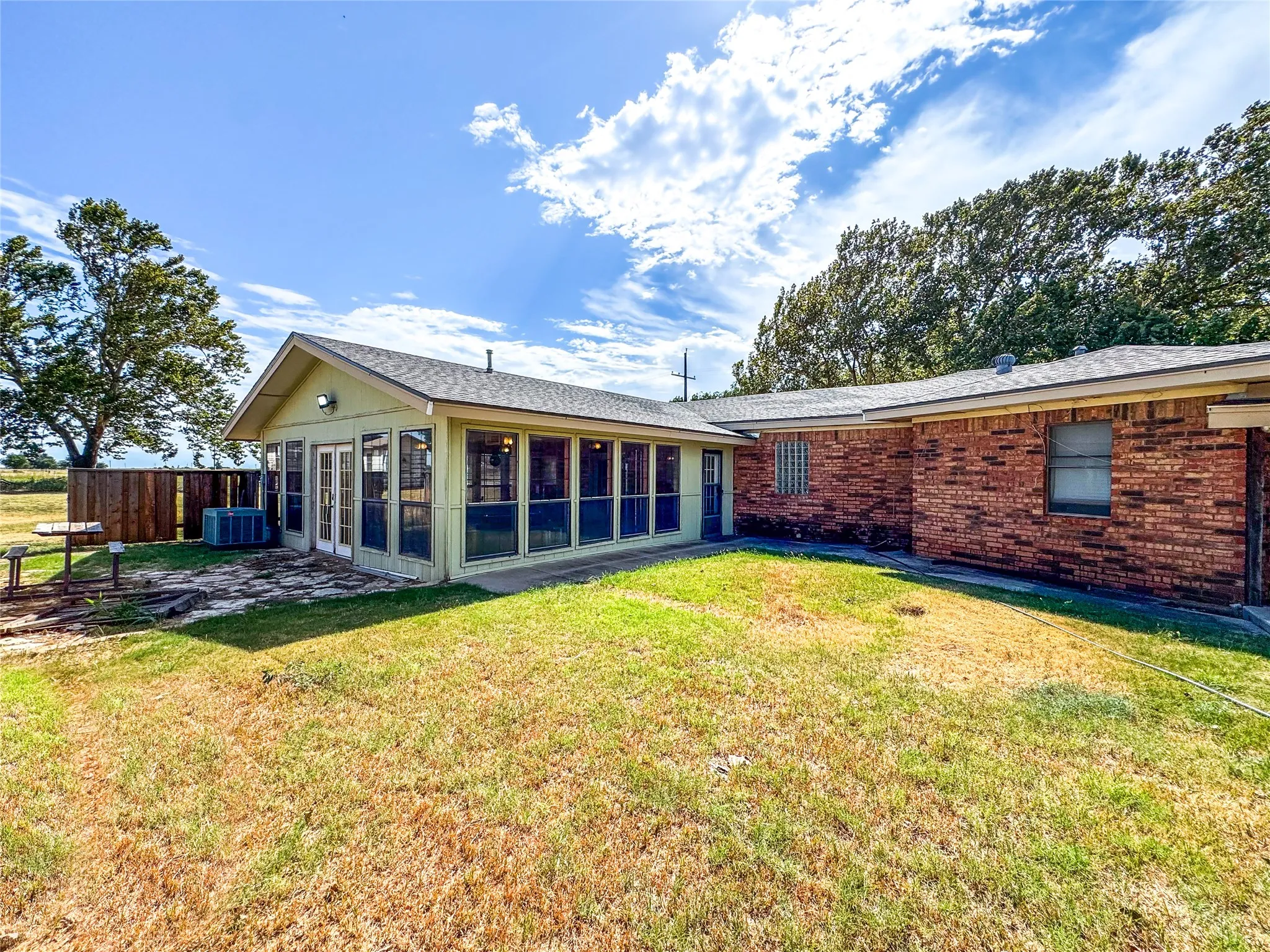 Single Family Residence For Sale in Haskell County , 1303 Grand Central Avenue, O'brien, Texas 79539, 5 Bedroom, 4 Bathroom, 2 Garage spaces, 4,513 Sqft, built in 1955, Preowned, Price $400,000, mls#21029575, Real Estate Agent in O'brien, Homes For Sale in Haskell county, Homes For Sale in O'brien, Realtor in O'brien Texas, Real Estate Brokerage Independent Realty Texas, Luminita Cordes Realtor