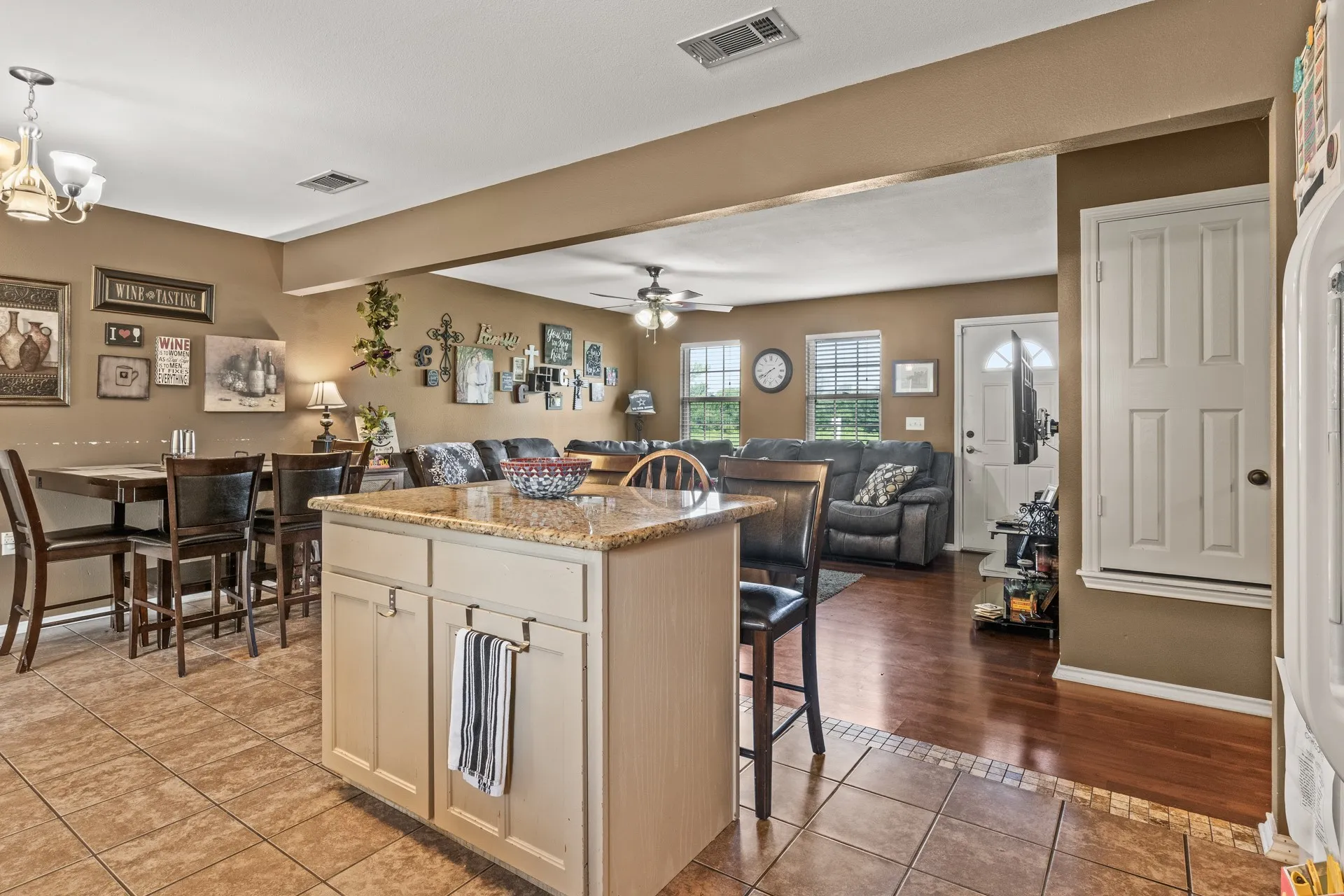 Single Family Residence For Sale in Camp County , 509 County Road 1309, Pittsburg, Texas 75686, 3 Bedroom, 3 Bathroom, Garage spaces, 1,508 Sqft, built in 2006, mls#21038808, Real Estate Agent in Pittsburg, Homes For Sale in Camp county, Homes For Sale in Pittsburg, Realtor in Pittsburg Texas, Real Estate Brokerage Independent Realty Texas, Luminita Cordes Realtor