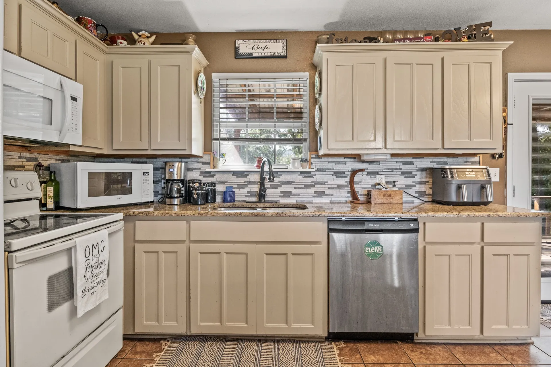 Single Family Residence For Sale in Camp County , 509 County Road 1309, Pittsburg, Texas 75686, 3 Bedroom, 3 Bathroom, Garage spaces, 1,508 Sqft, built in 2006, mls#21038808, Real Estate Agent in Pittsburg, Homes For Sale in Camp county, Homes For Sale in Pittsburg, Realtor in Pittsburg Texas, Real Estate Brokerage Independent Realty Texas, Luminita Cordes Realtor