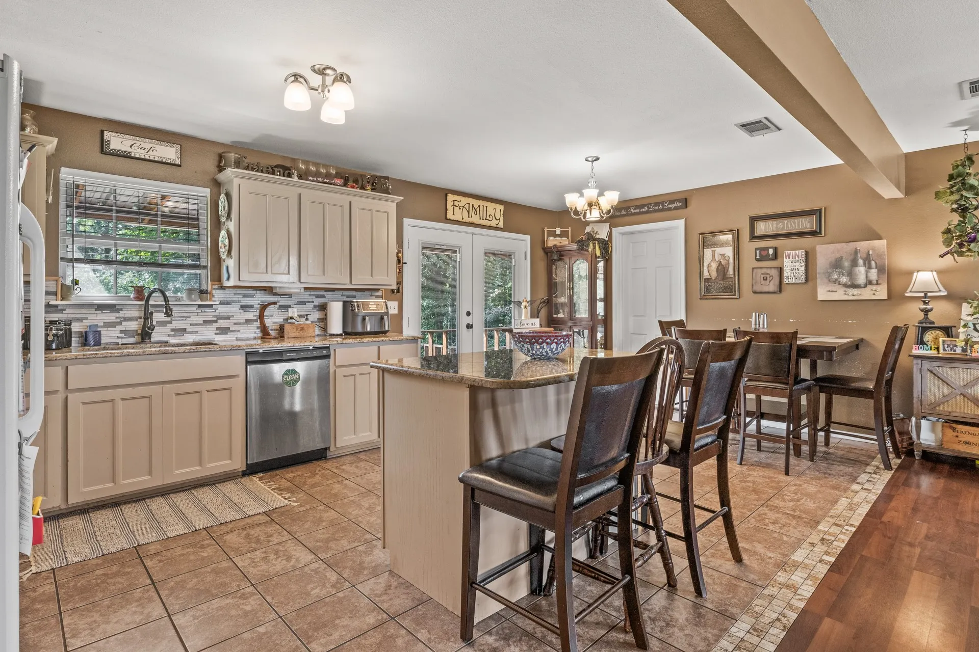 Single Family Residence For Sale in Camp County , 509 County Road 1309, Pittsburg, Texas 75686, 3 Bedroom, 3 Bathroom, Garage spaces, 1,508 Sqft, built in 2006, mls#21038808, Real Estate Agent in Pittsburg, Homes For Sale in Camp county, Homes For Sale in Pittsburg, Realtor in Pittsburg Texas, Real Estate Brokerage Independent Realty Texas, Luminita Cordes Realtor