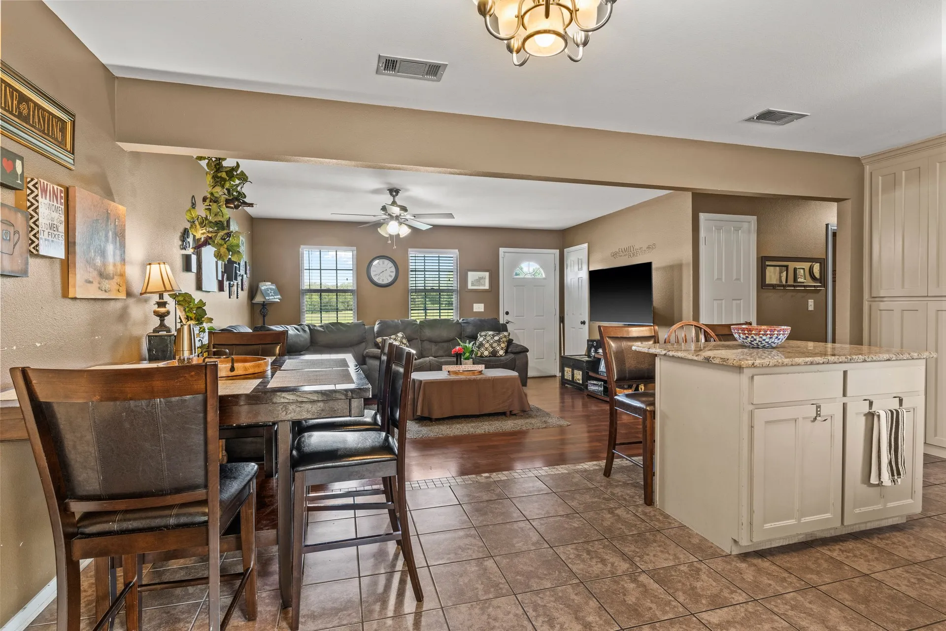 Single Family Residence For Sale in Camp County , 509 County Road 1309, Pittsburg, Texas 75686, 3 Bedroom, 3 Bathroom, Garage spaces, 1,508 Sqft, built in 2006, mls#21038808, Real Estate Agent in Pittsburg, Homes For Sale in Camp county, Homes For Sale in Pittsburg, Realtor in Pittsburg Texas, Real Estate Brokerage Independent Realty Texas, Luminita Cordes Realtor