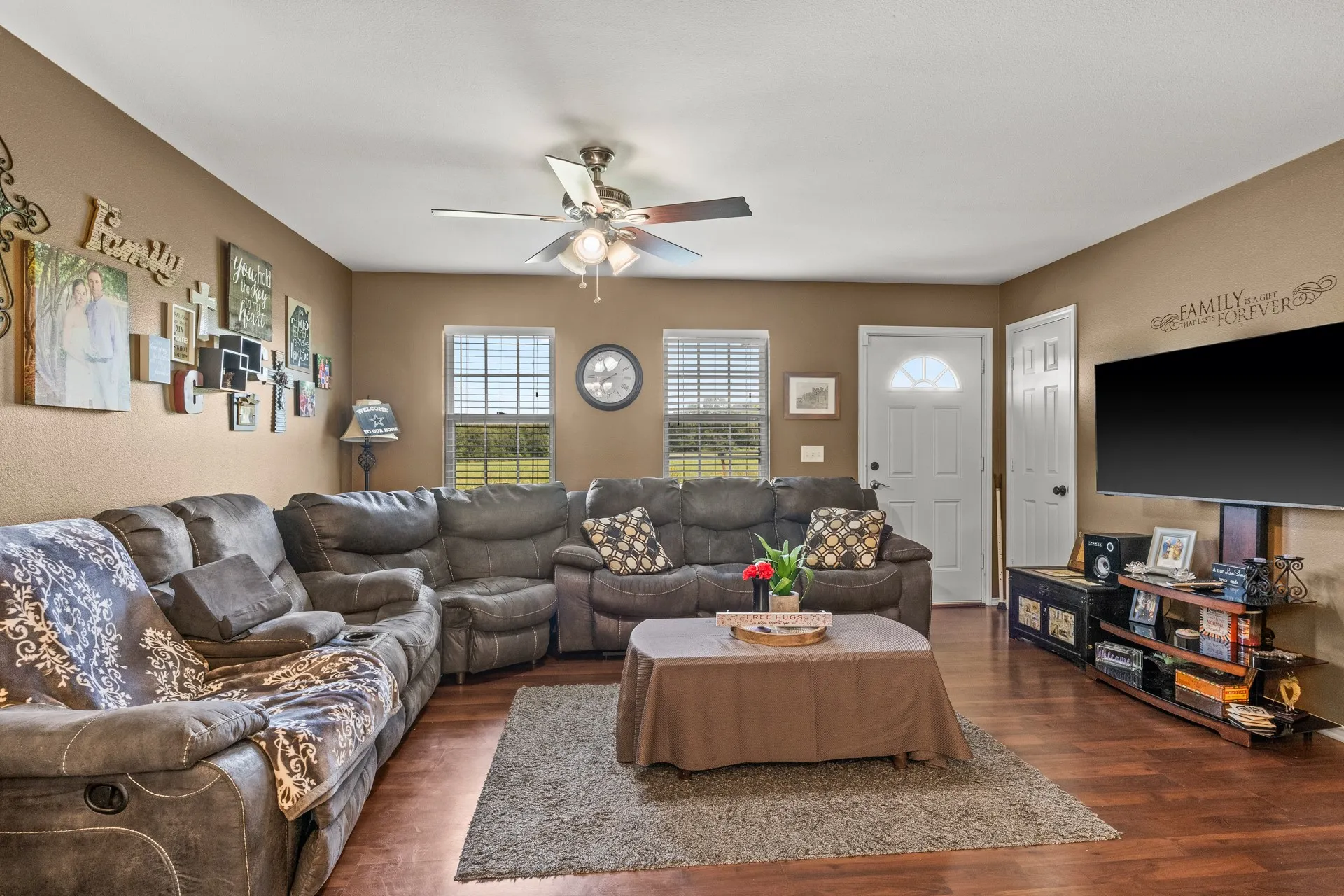 Single Family Residence For Sale in Camp County , 509 County Road 1309, Pittsburg, Texas 75686, 3 Bedroom, 3 Bathroom, Garage spaces, 1,508 Sqft, built in 2006, mls#21038808, Real Estate Agent in Pittsburg, Homes For Sale in Camp county, Homes For Sale in Pittsburg, Realtor in Pittsburg Texas, Real Estate Brokerage Independent Realty Texas, Luminita Cordes Realtor