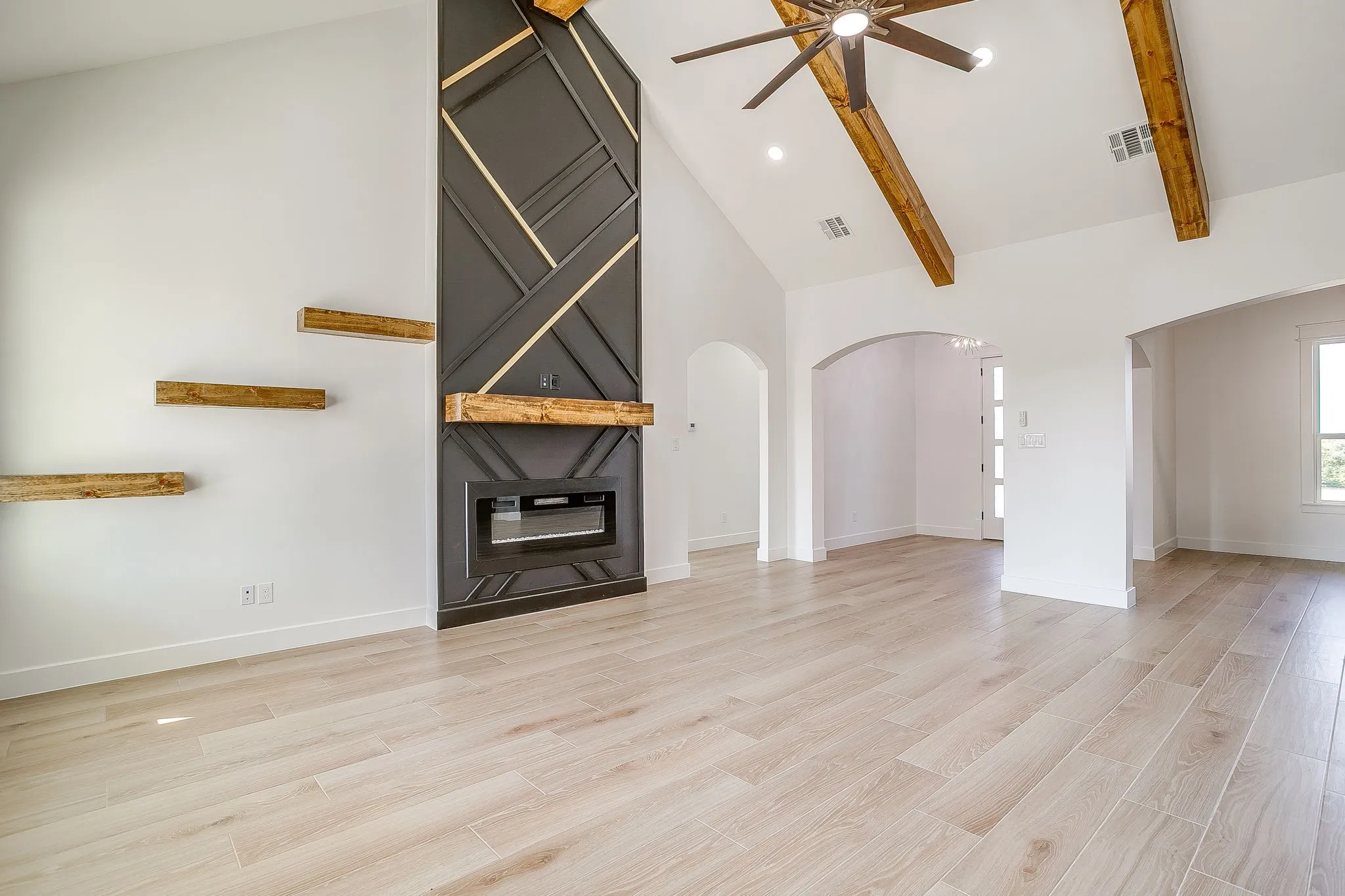 Single Family Residence For Sale in Parker County , 240 Latigo Way, Weatherford, Texas 76088, 4 Bedroom, 3 Bathroom, 2 Garage spaces, 2,568 Sqft, built in 2025, New Construction - Complete, mls#21032037, Real Estate Agent in Weatherford, Homes For Sale in Parker county, Homes For Sale in Weatherford, Realtor in Weatherford Texas, Real Estate Brokerage Independent Realty Texas, Luminita Cordes Realtor