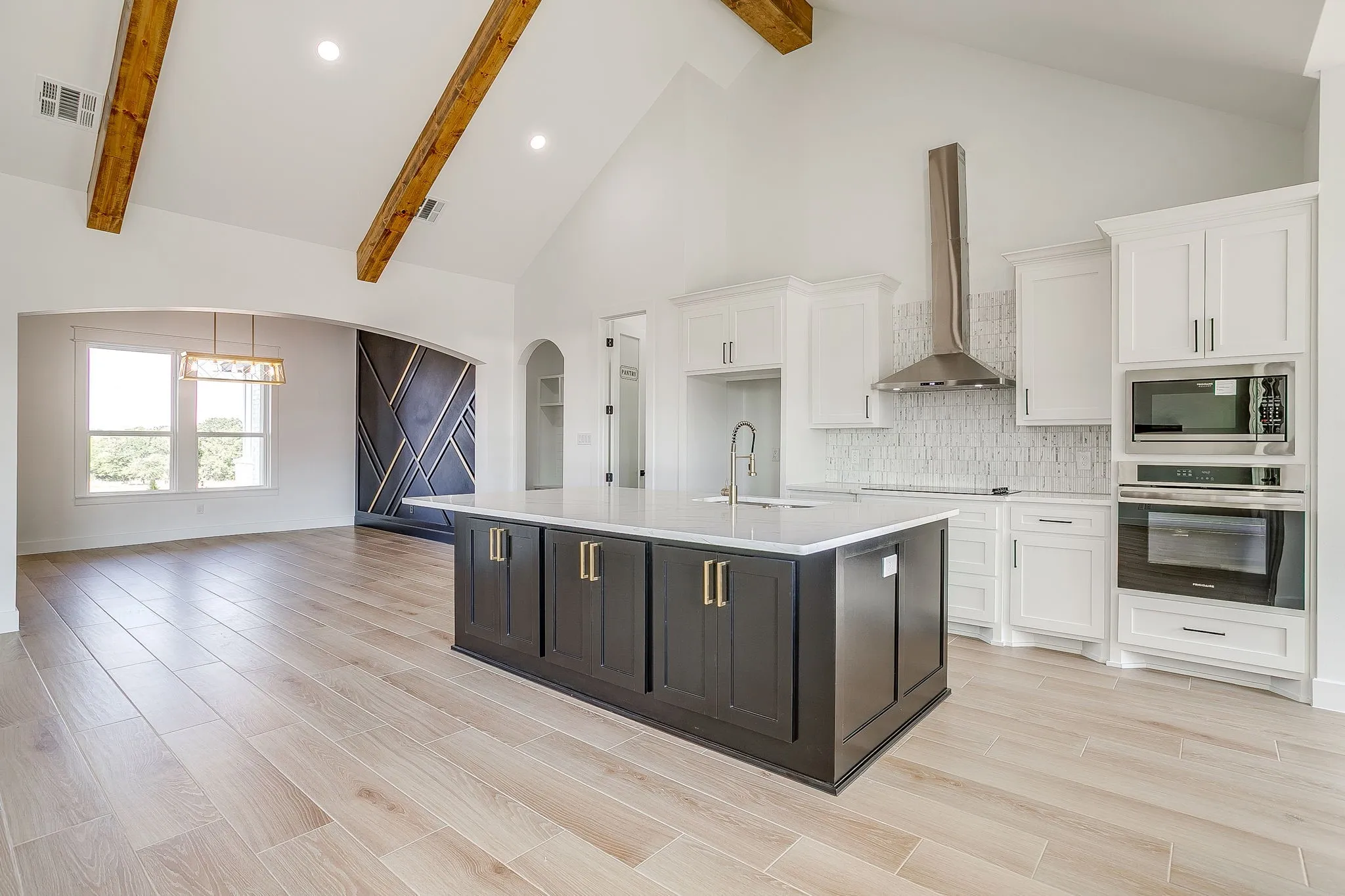Single Family Residence For Sale in Parker County , 240 Latigo Way, Weatherford, Texas 76088, 4 Bedroom, 3 Bathroom, 2 Garage spaces, 2,568 Sqft, built in 2025, New Construction - Complete, mls#21032037, Real Estate Agent in Weatherford, Homes For Sale in Parker county, Homes For Sale in Weatherford, Realtor in Weatherford Texas, Real Estate Brokerage Independent Realty Texas, Luminita Cordes Realtor