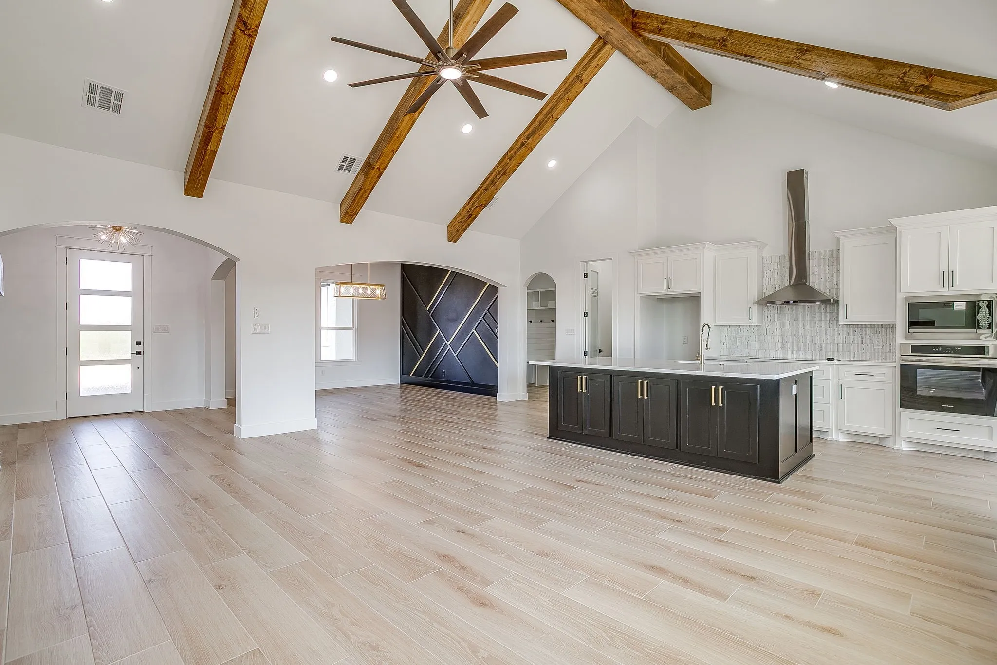Single Family Residence For Sale in Parker County , 240 Latigo Way, Weatherford, Texas 76088, 4 Bedroom, 3 Bathroom, 2 Garage spaces, 2,568 Sqft, built in 2025, New Construction - Complete, mls#21032037, Real Estate Agent in Weatherford, Homes For Sale in Parker county, Homes For Sale in Weatherford, Realtor in Weatherford Texas, Real Estate Brokerage Independent Realty Texas, Luminita Cordes Realtor