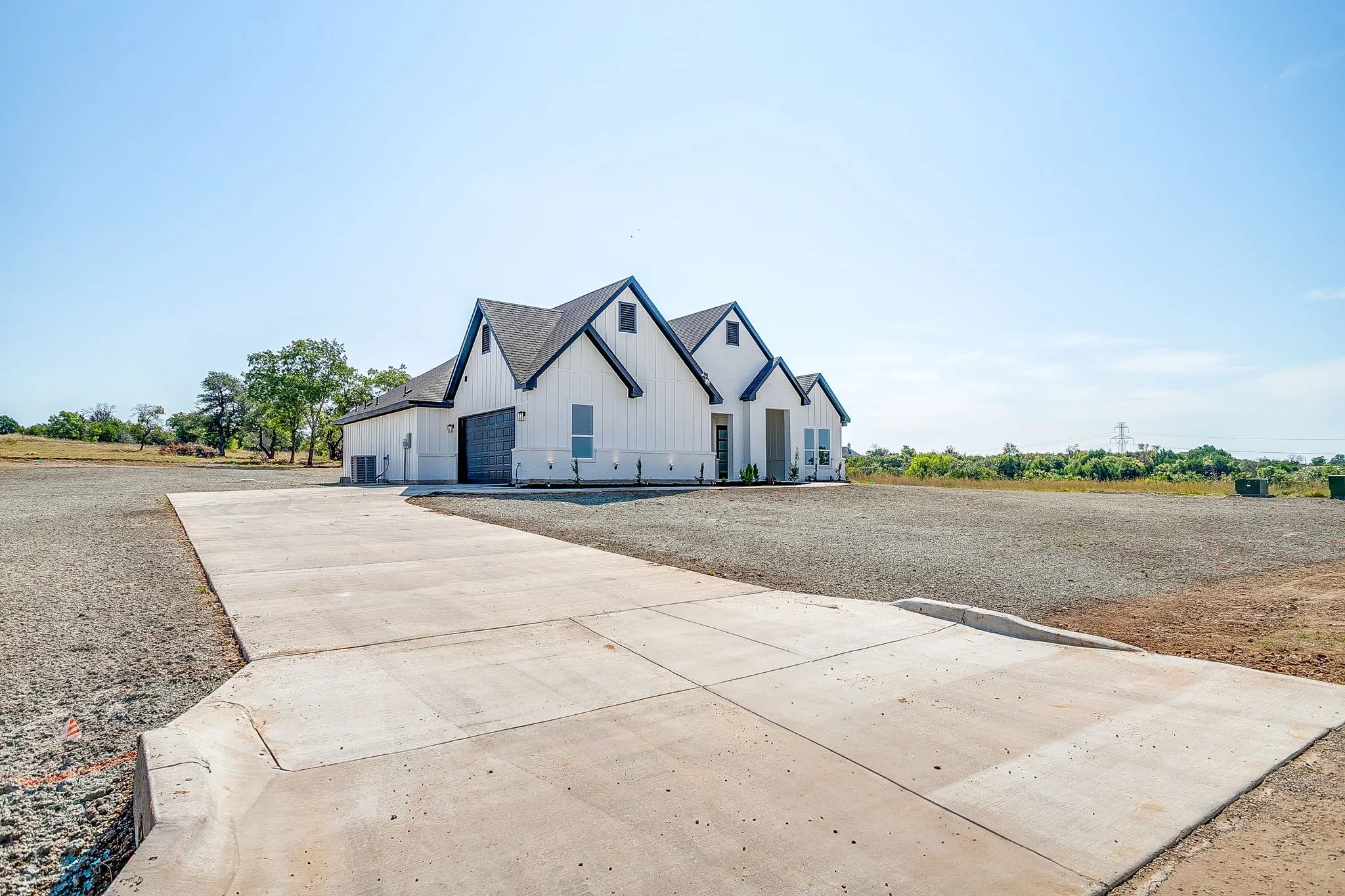 Single Family Residence For Sale in Parker County , 240 Latigo Way, Weatherford, Texas 76088, 4 Bedroom, 3 Bathroom, 2 Garage spaces, 2,568 Sqft, built in 2025, New Construction - Complete, mls#21032037, Real Estate Agent in Weatherford, Homes For Sale in Parker county, Homes For Sale in Weatherford, Realtor in Weatherford Texas, Real Estate Brokerage Independent Realty Texas, Luminita Cordes Realtor