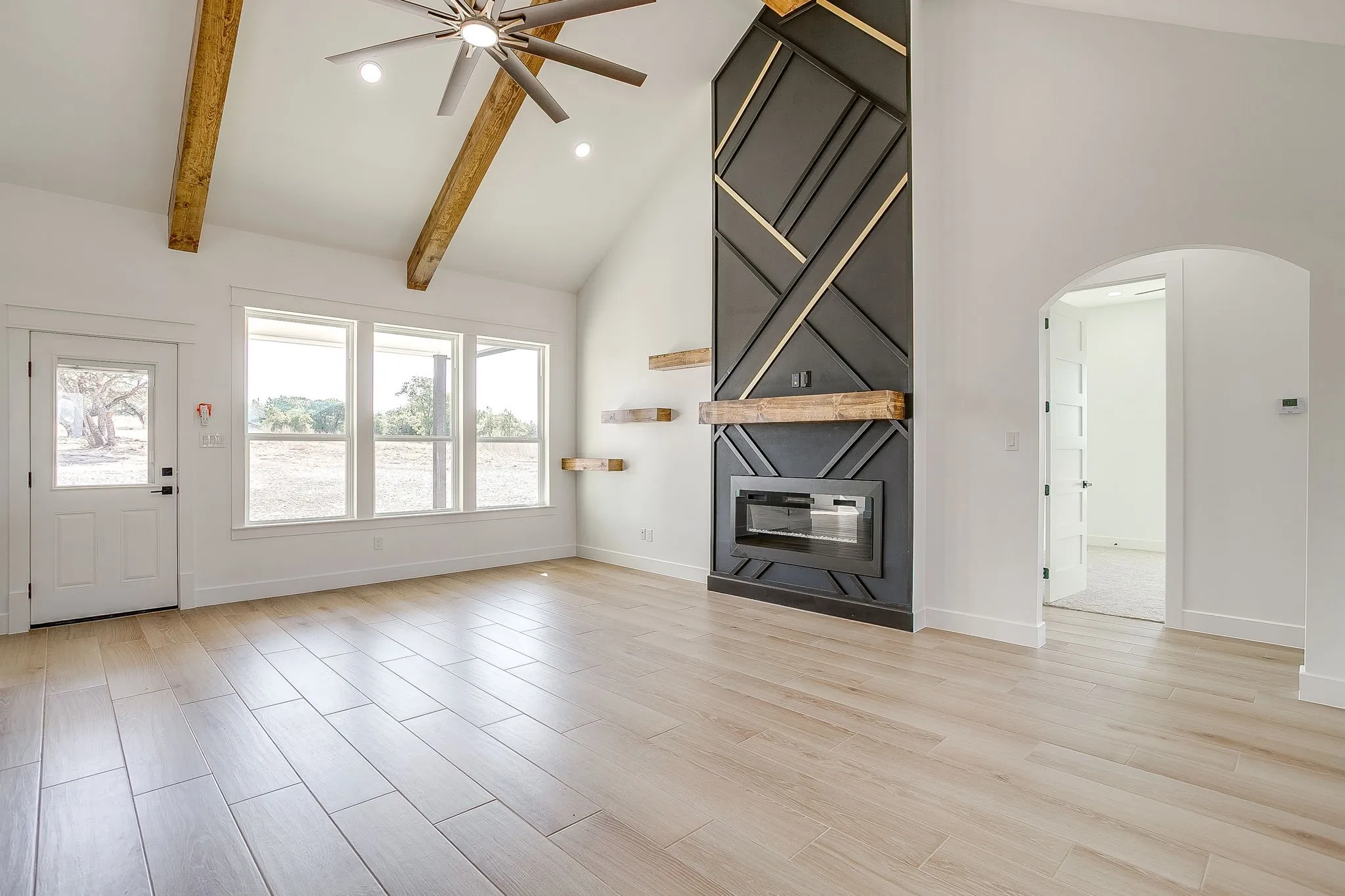 Single Family Residence For Sale in Parker County , 240 Latigo Way, Weatherford, Texas 76088, 4 Bedroom, 3 Bathroom, 2 Garage spaces, 2,568 Sqft, built in 2025, New Construction - Complete, mls#21032037, Real Estate Agent in Weatherford, Homes For Sale in Parker county, Homes For Sale in Weatherford, Realtor in Weatherford Texas, Real Estate Brokerage Independent Realty Texas, Luminita Cordes Realtor