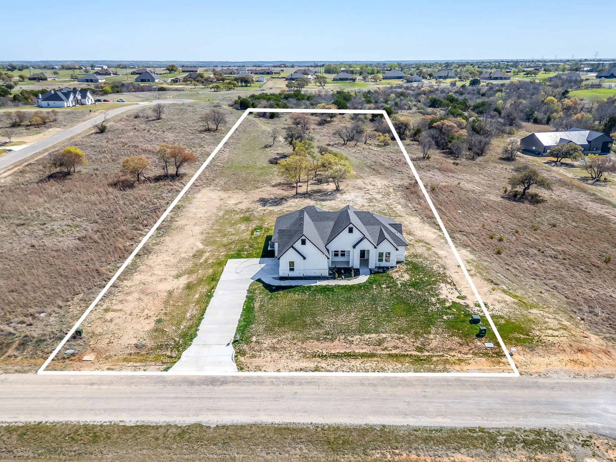 Single Family Residence For Sale in Parker County , 240 Latigo Way, Weatherford, Texas 76088, 4 Bedroom, 3 Bathroom, 2 Garage spaces, 2,568 Sqft, built in 2025, New Construction - Complete, mls#21032037, Real Estate Agent in Weatherford, Homes For Sale in Parker county, Homes For Sale in Weatherford, Realtor in Weatherford Texas, Real Estate Brokerage Independent Realty Texas, Luminita Cordes Realtor